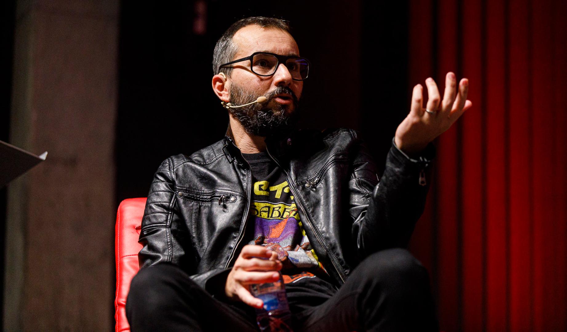 el humorista Jair Domínguez
