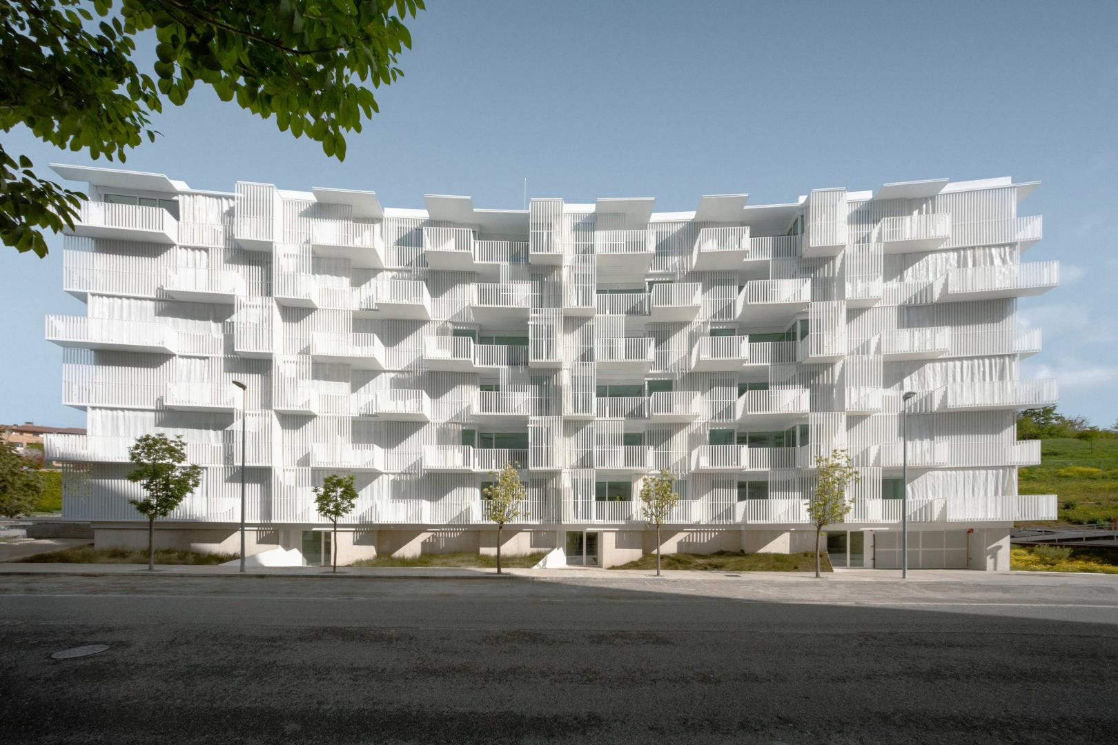 46 Viviendas de Alquiler Social en Ripagaina de MRM Arquitectos + Taller Básico de Arquitectura