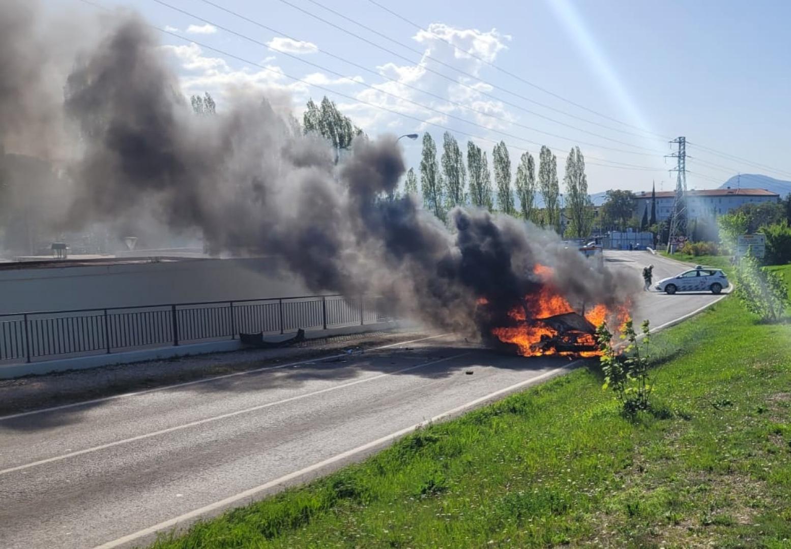 Imagen del turismo ardiendo