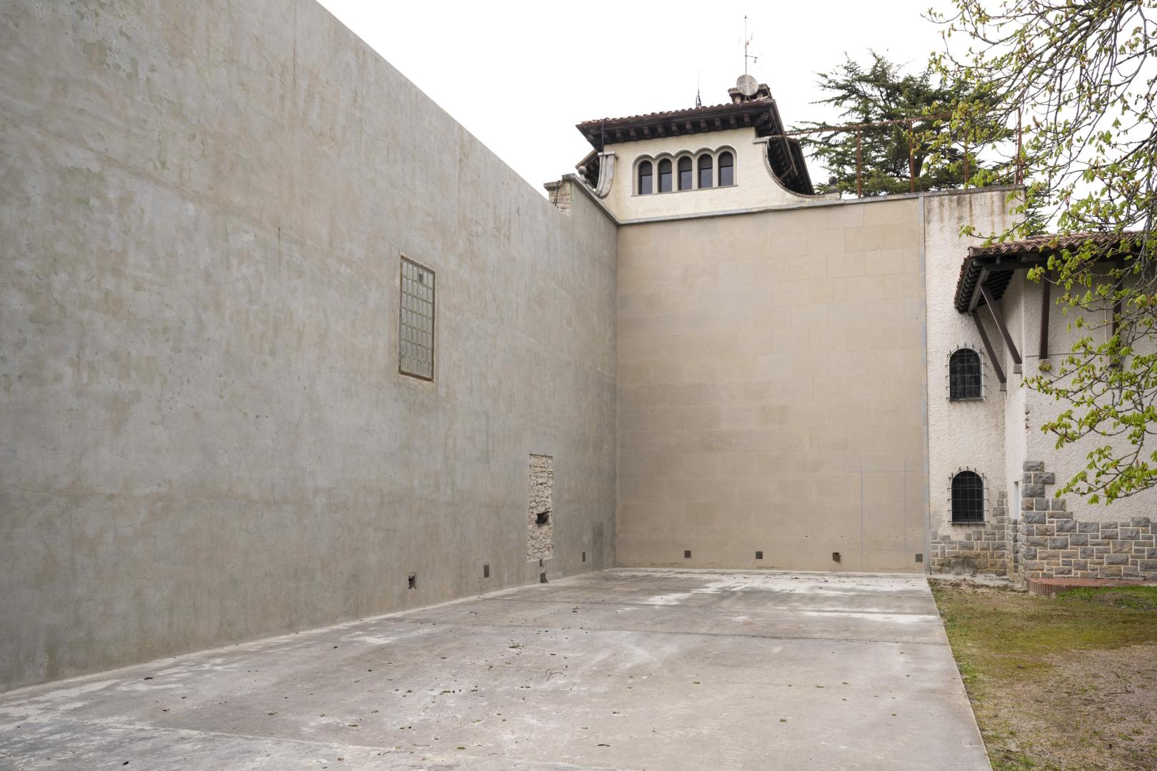 *A: Irati Aizpurua San Román *F: 30-03-26 *T: Entrevista con Joaquin Ausejo, propietario. Van a hacer un hotel. *L: Villa Adriana, Beloso Alto.