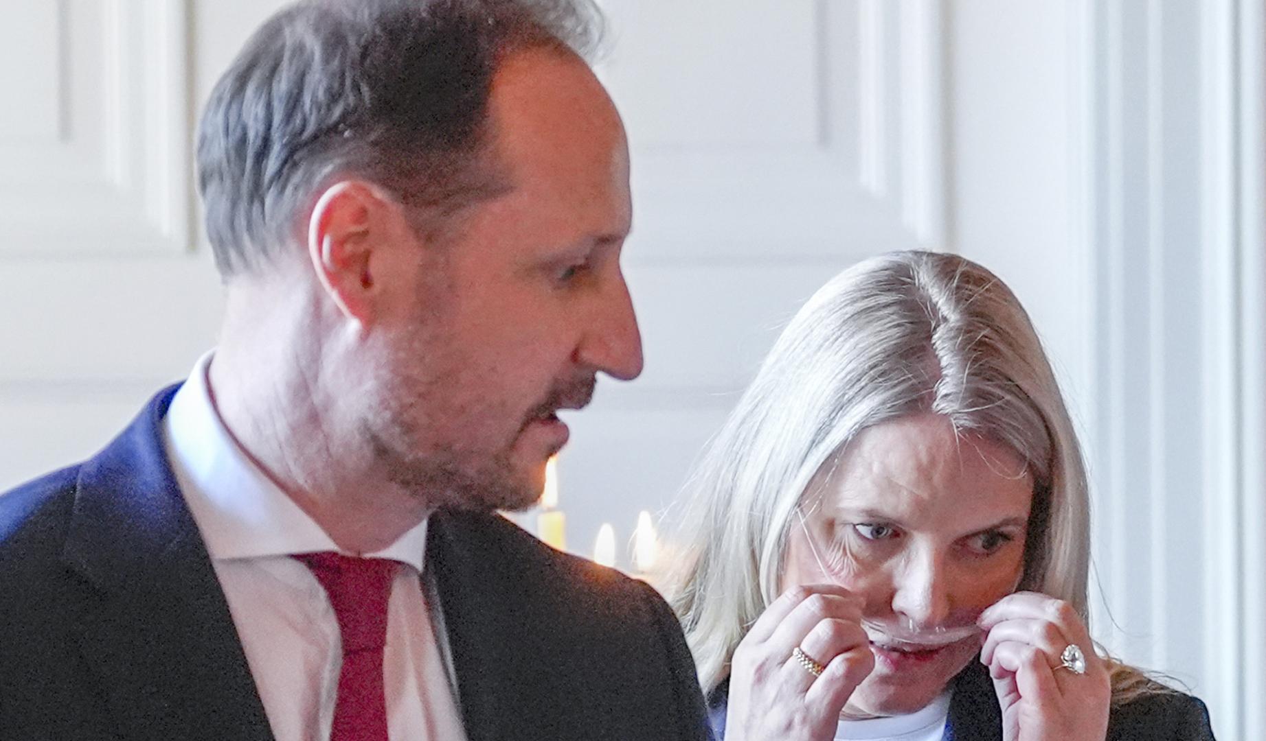 Haakon y Mette-Marit, en el acto de recepción en el Palacio Real de Oslo de atletas que participaron en los Juegos Paralímpicos de Invierno de Milán-Cortina