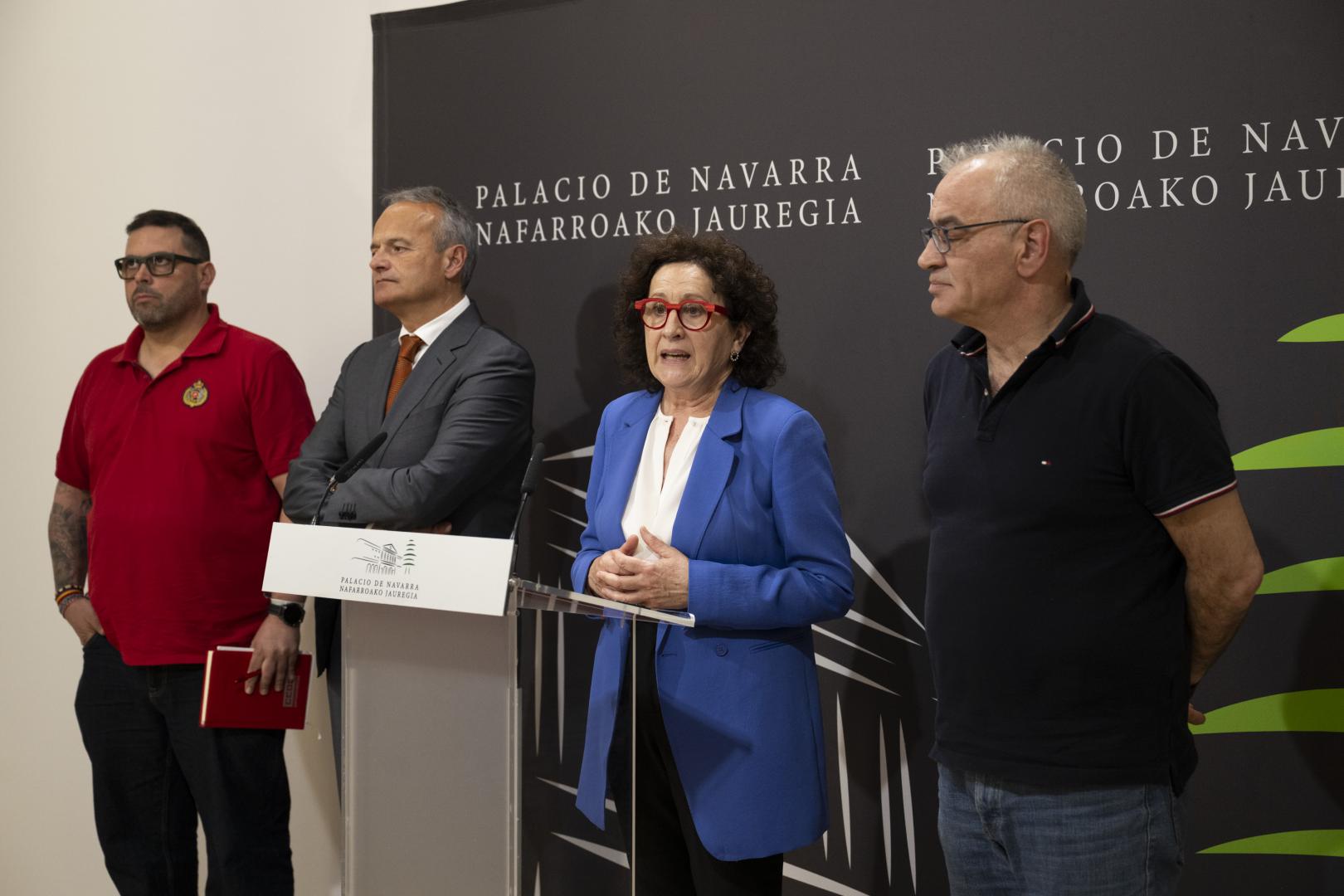 Josema Romeo (CC OO), Manuel Piquer (CEN), la consejera de Empleo del Gobierno, Carmen Maeztu, y Lorenzo Ríos (UGT), tras el pleno del Consejo de Diálogo Social.