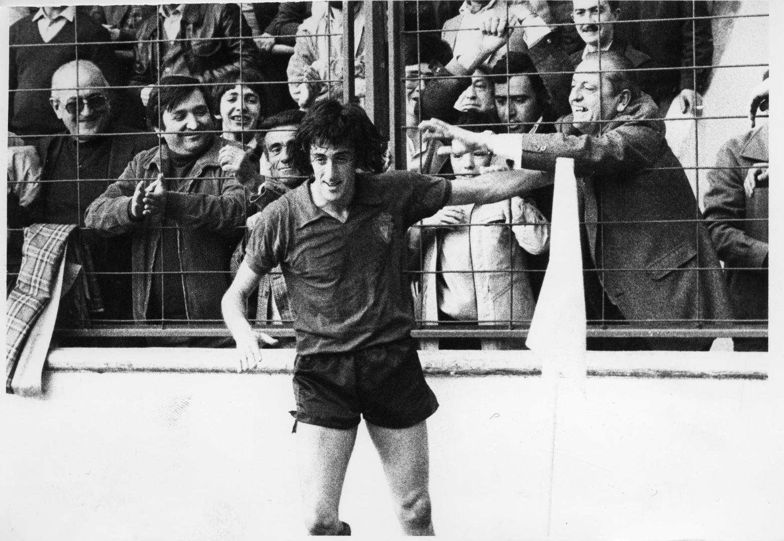 Martín, junto a la grada en un partido de la temporada 1980-81