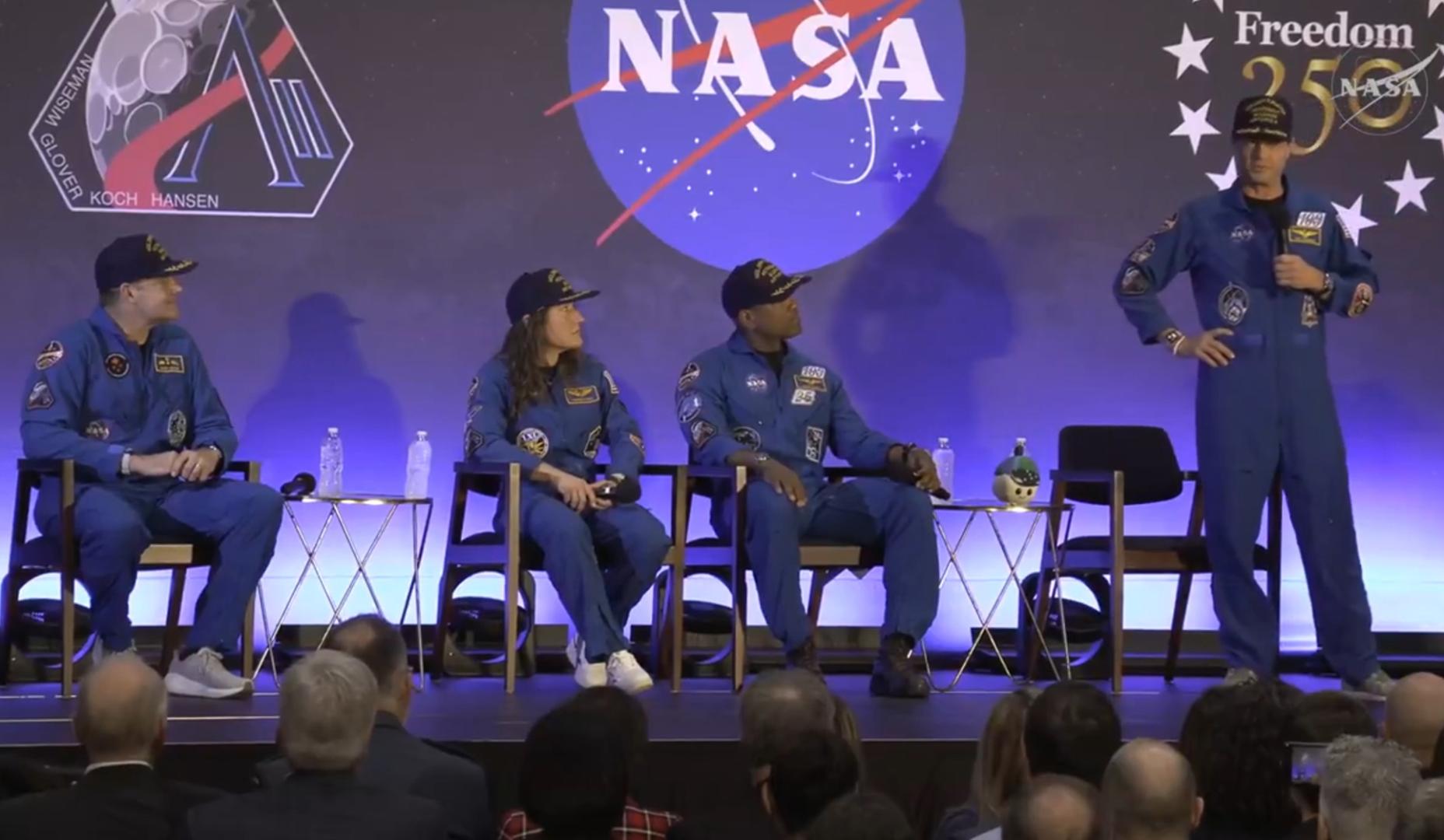 Los astronautas de la misión Artemis II durante la rueda de prensa