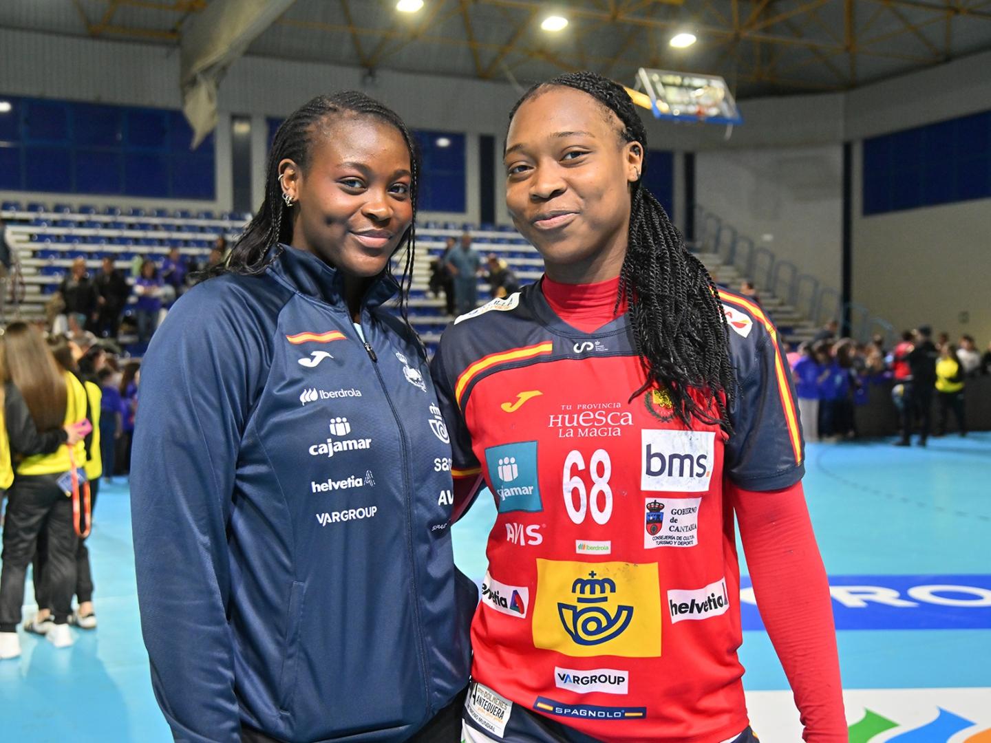 Lysa y Lyndie Tchaptchet, las pivotes y hermanas navarras que han sido convocadas por el seleccionador Joaquín Rocamora