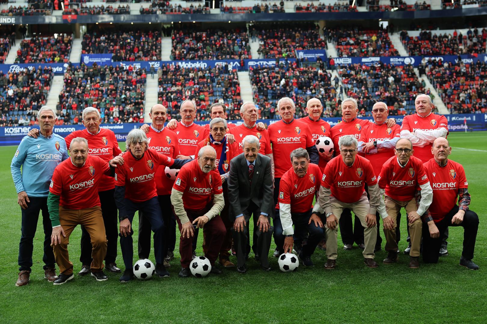 En la fila de arriba: Javier Vicuña, Julián Serrano, José María Lumbreras, Francisco Javier Goñi, José Ignacio Baráibar ‘Mauro’, Víctor Marro, Txuma Rández, José María Lecumberri, Patxi Rípodas, Francisco Javier Gabari y José Luis Barandica. En medio, Juan Emilio Macua. Abajo, Javier Mina, Enrique Martín Monreal, Patxi Iriguíbel, Pepe Alzate, José Manuel Echeverría, Javier Bayona, Juan Ángel Pascual y Dioni Domínguez.