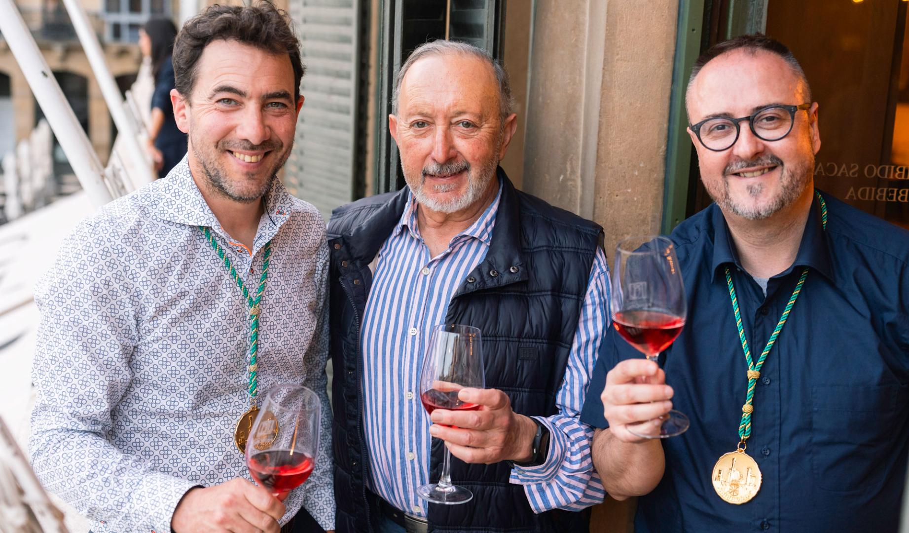 Mikel Ceberio (presidente de la ASN-NSE) junto a David Lera (derecha) y Javier Adot (izquierda).