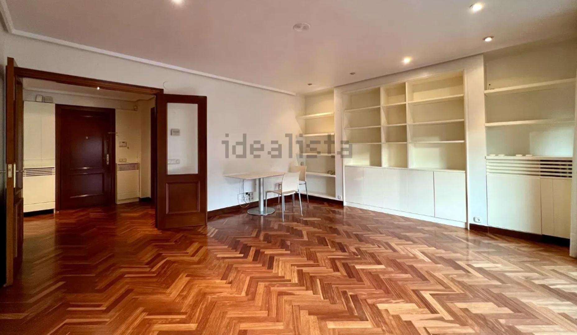 Salón del ático a la venta en la avenida Carlos III