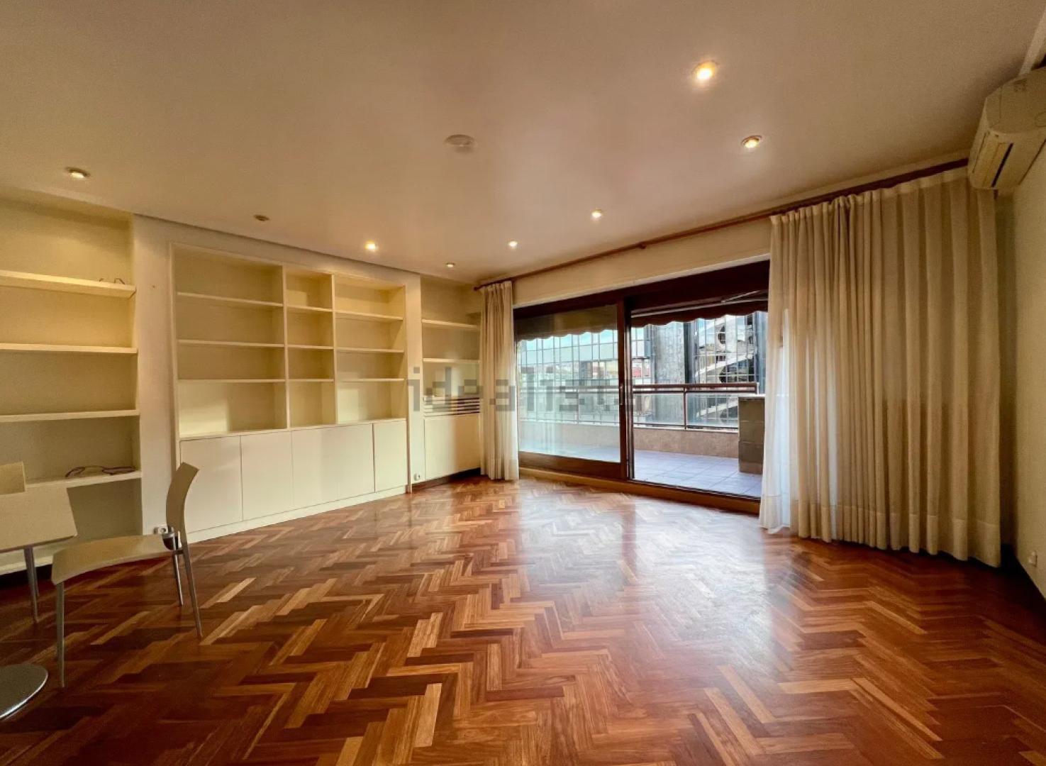 Salón con salida a una de las terrazas