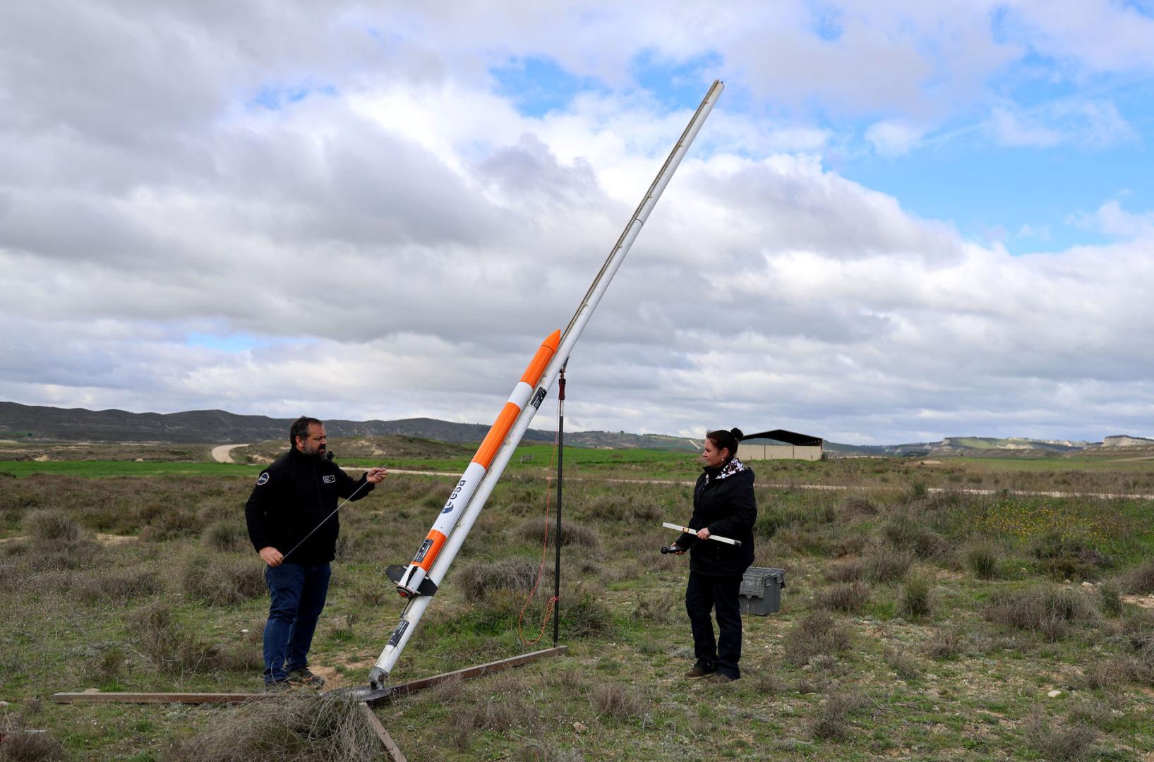 Preparativos para lanzar al cielo de Lerín uno de los satélites de pequeño tamaño