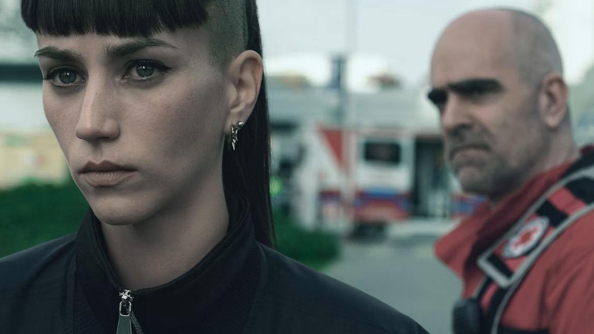 Claudia Salas y Luis Tosar en una imagen de la serie 'Salvador', estrenada en 2026