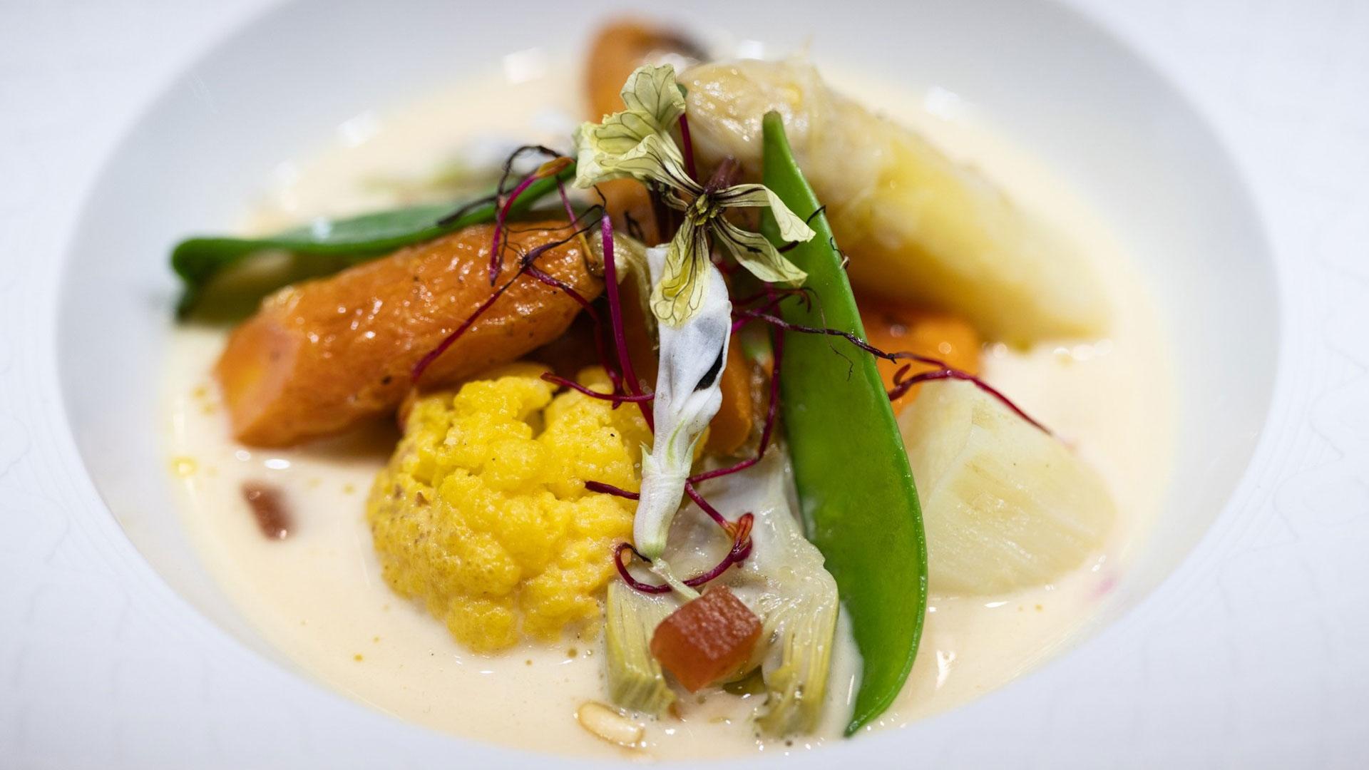 El plato ganador, ‘Menestra templada de verduras con velouté de escabeche’, del Restaurante Habitual by Ricard Camarena de Valencia