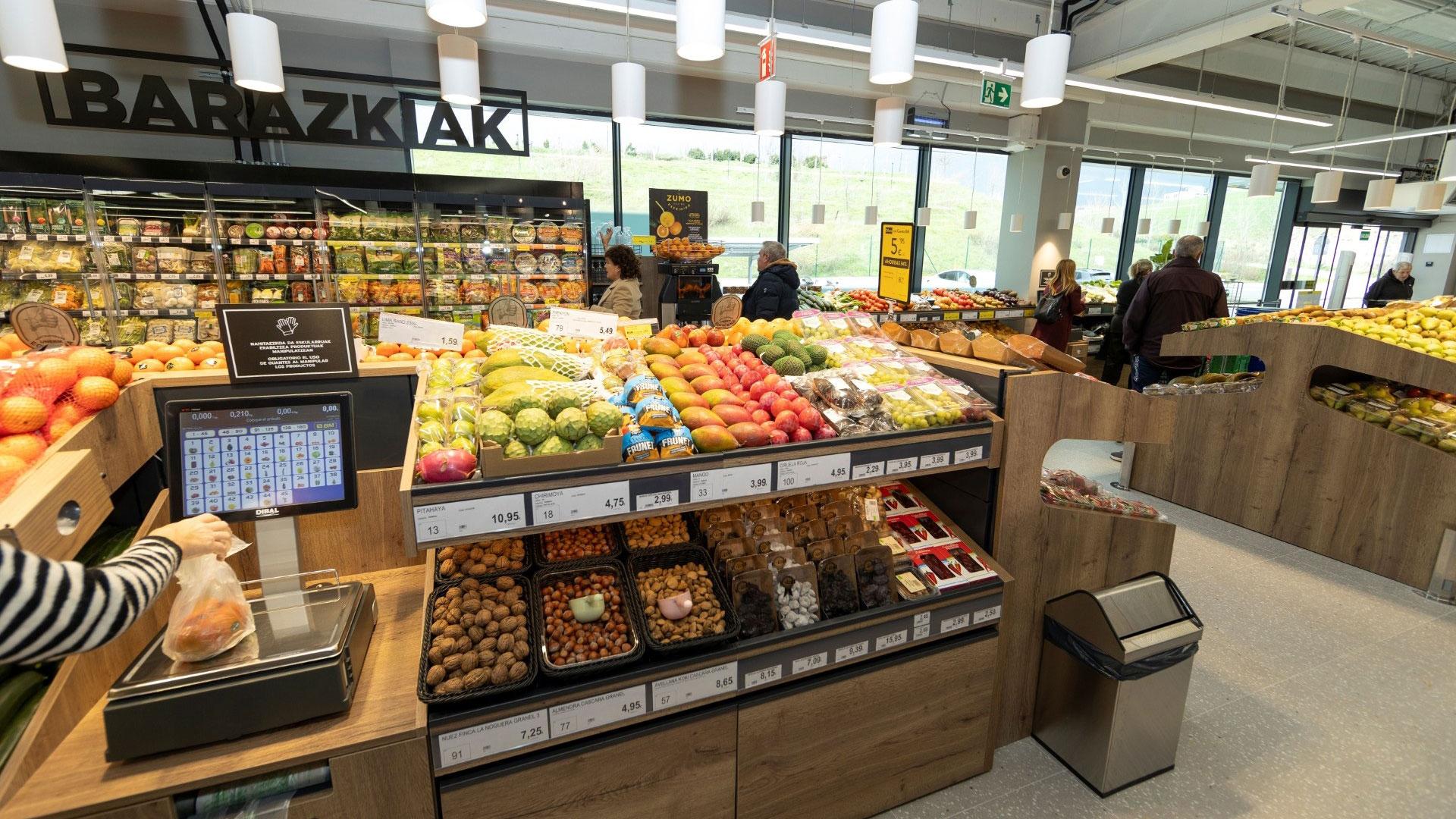 Sección de frutería de un supermercado BM