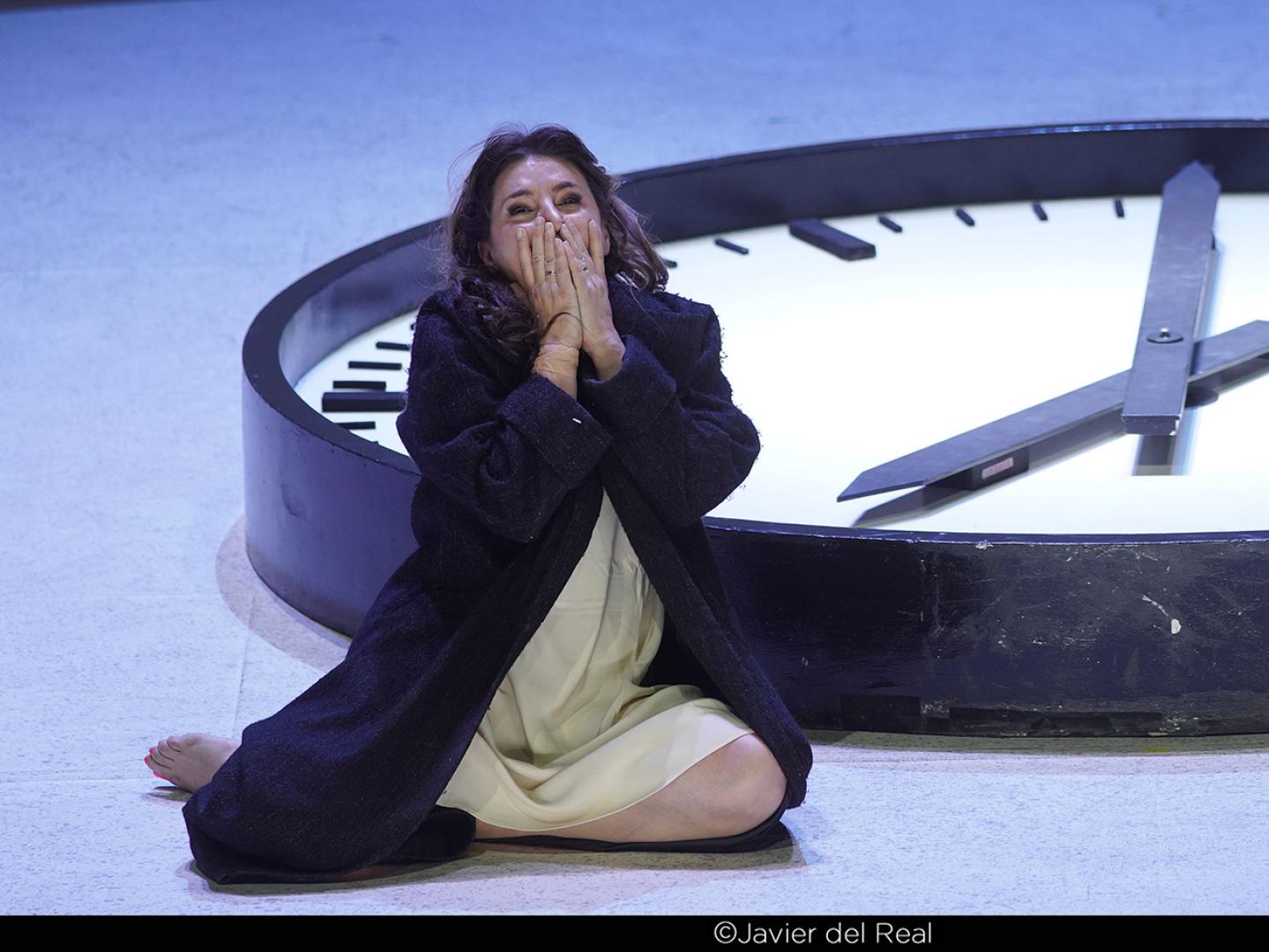 Sabina Puértolas, durante la gran ovación que recibió en el Teatro Real de Madrid
