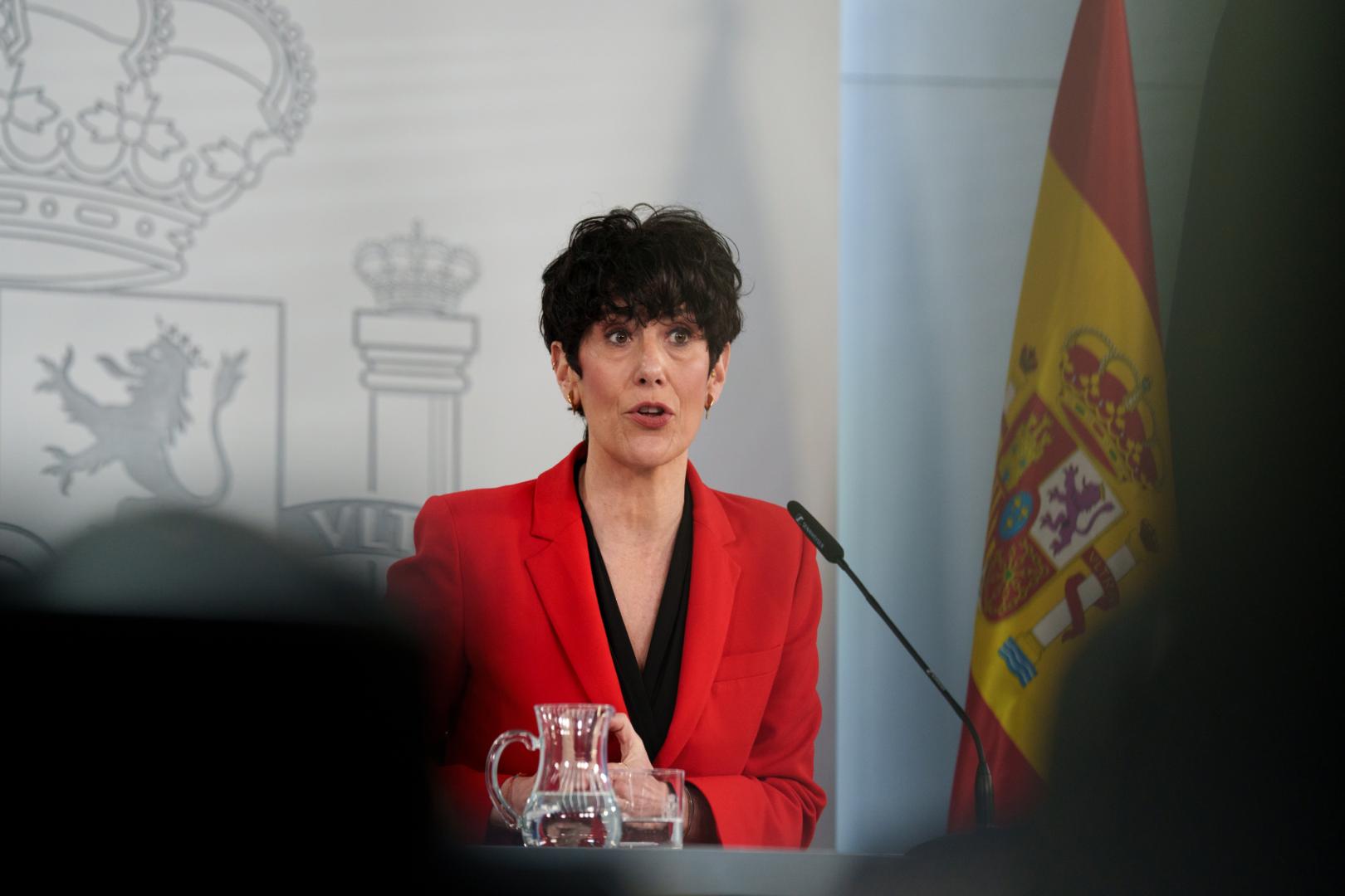 La ministra de Inclusión, Seguridad Social y Migraciones, Elma Saiz, durante la rueda de prensa tras el consejo de Ministros QUE ha aprobado un real decreto que reforma el Reglamento de Extranjería para poner en marcha una regularización extraordinaria de, al menos, medio millón de migrantes que ya viven en España