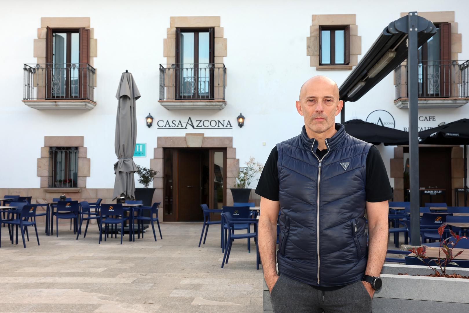 Albero Miranda, en la terraza del Plaza Azcona Cafetería & Restaurante