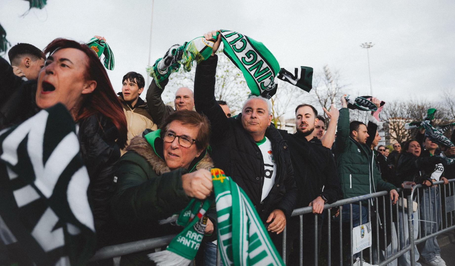 Aficionados del Real Racing Club de Santander durante un partido de esta temporada