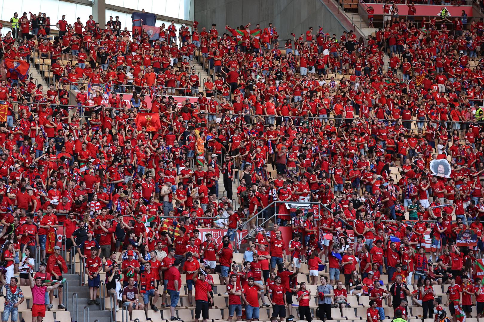 La afición de Osasuna, hace tres años en La Cartuja