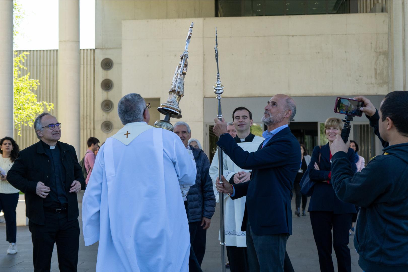 El Ängel de Aralar ha llegado hoy hasta la Universidad de Navarra
