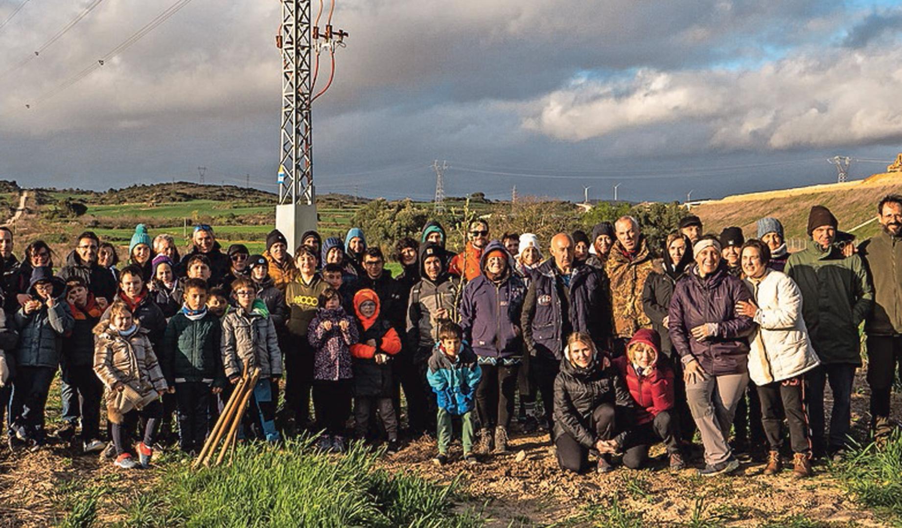 Foto de grupo de los asistentes a la plantación