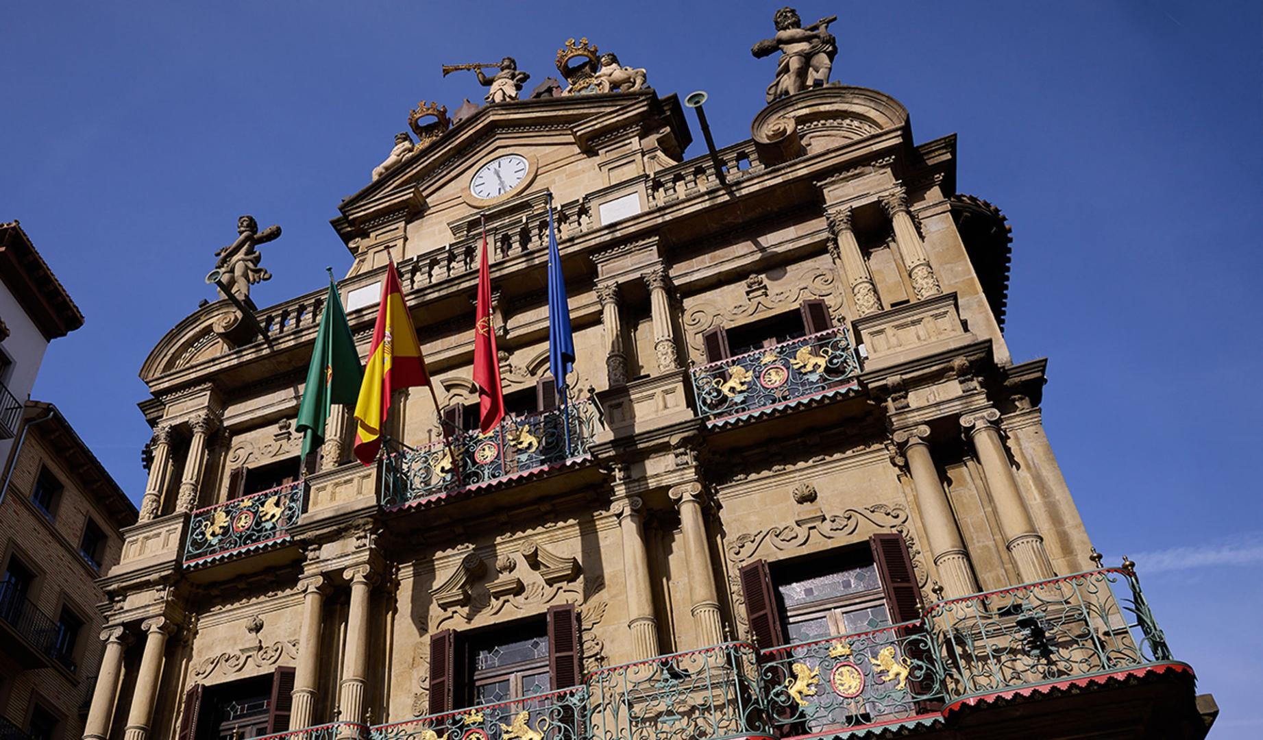 Fachada del Ayuntamiento de Pamplona, entidad que convoca la oposición