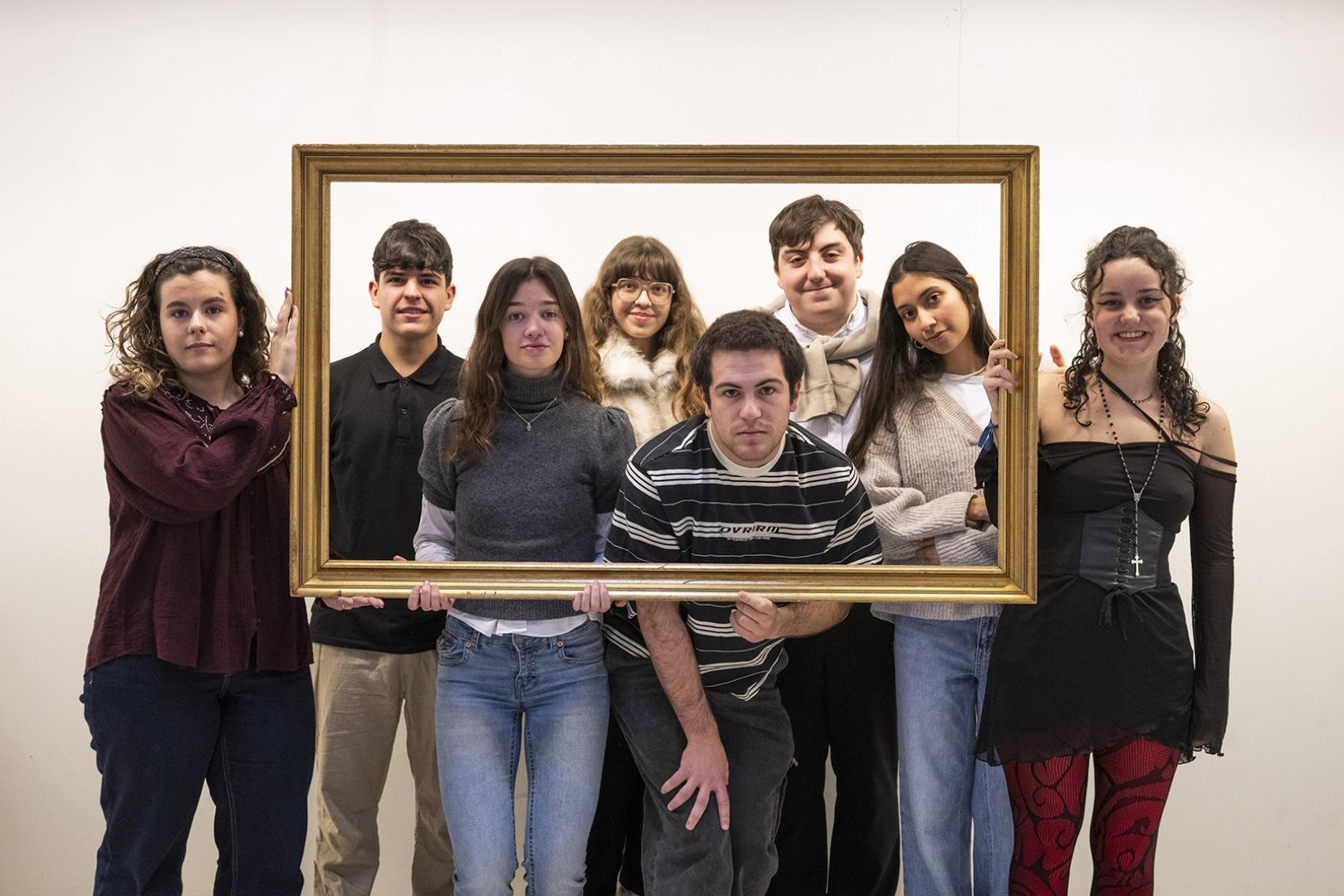 El grupo de teatro de la UPNA pone en escena ‘Pequeños episodios de fascismo cotidiano’.