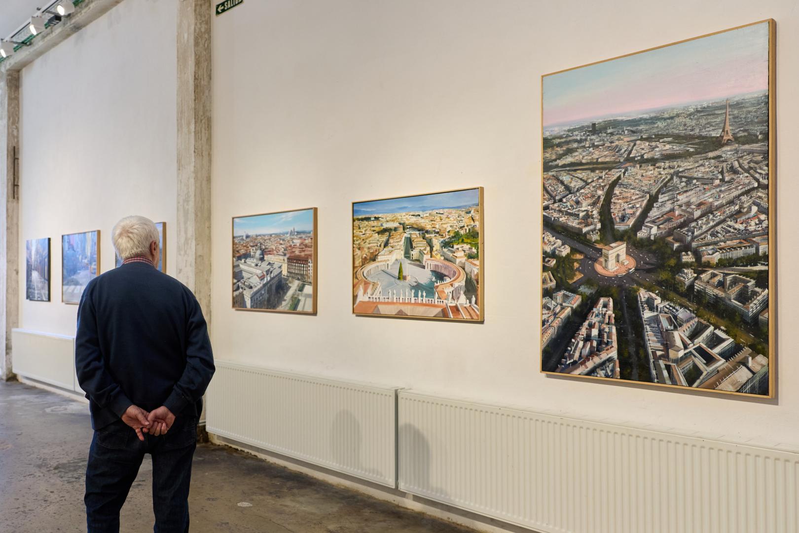 Los cuadros de Albert Sesma en la exposición de la Fábrica de Gomas