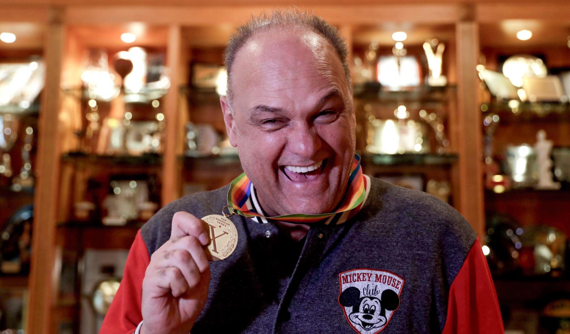 Fotografía de archivo del 2 de junio de 2019 que muestra al ídolo del baloncesto brasileño Oscar Schmidt