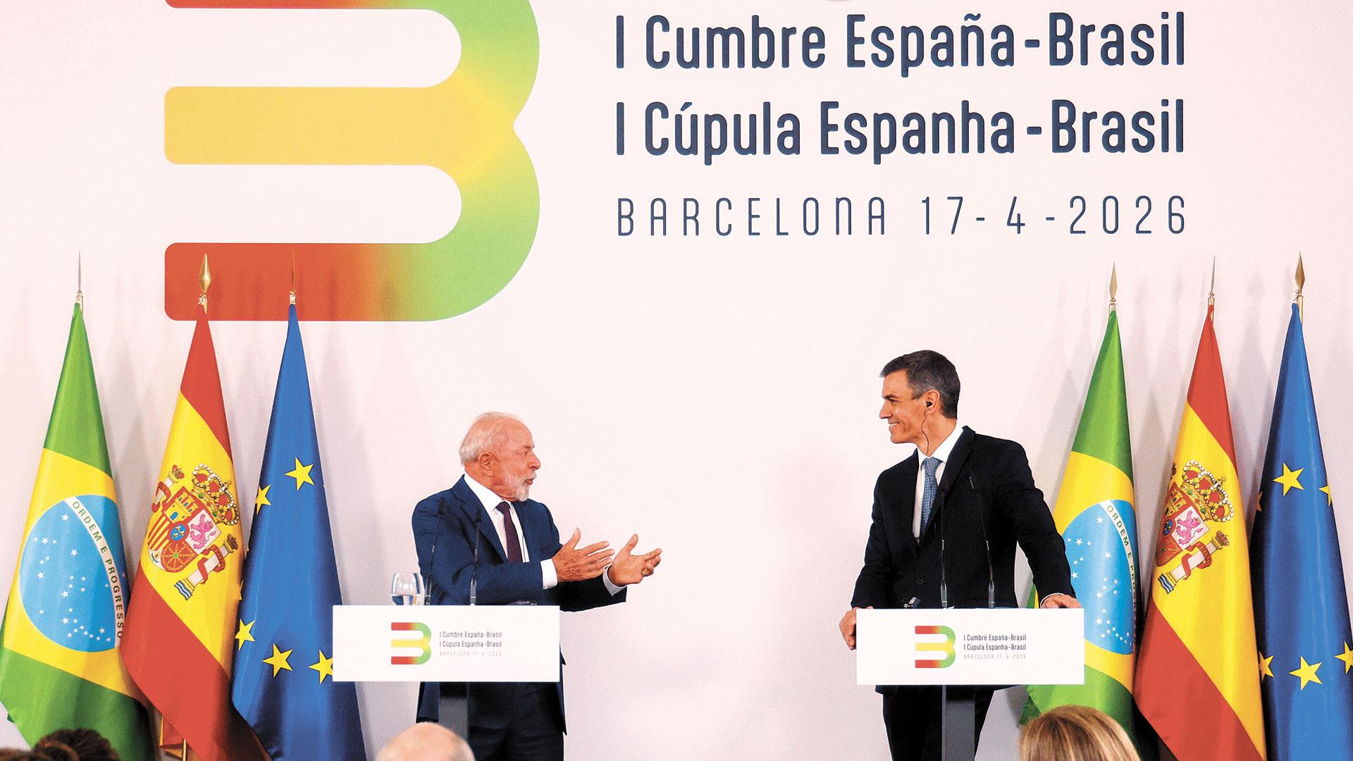 El presidente Sánchez y su homólogo brasileño, Lula da Silva, en la cumbre entre ambos países celebrada en Barcelona