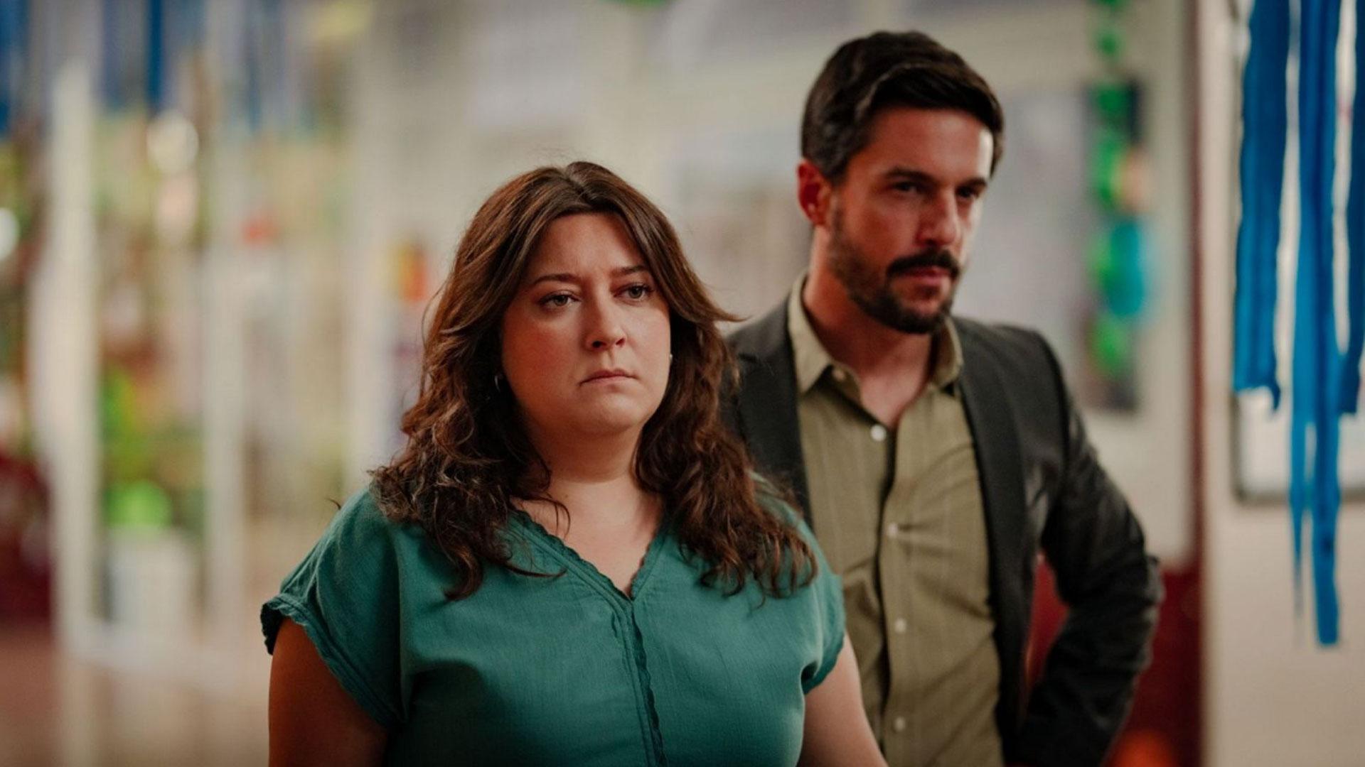 Escena del primer capítulo de 'Barrio Esperanza', con Mariona Terés y Alejo Sauras