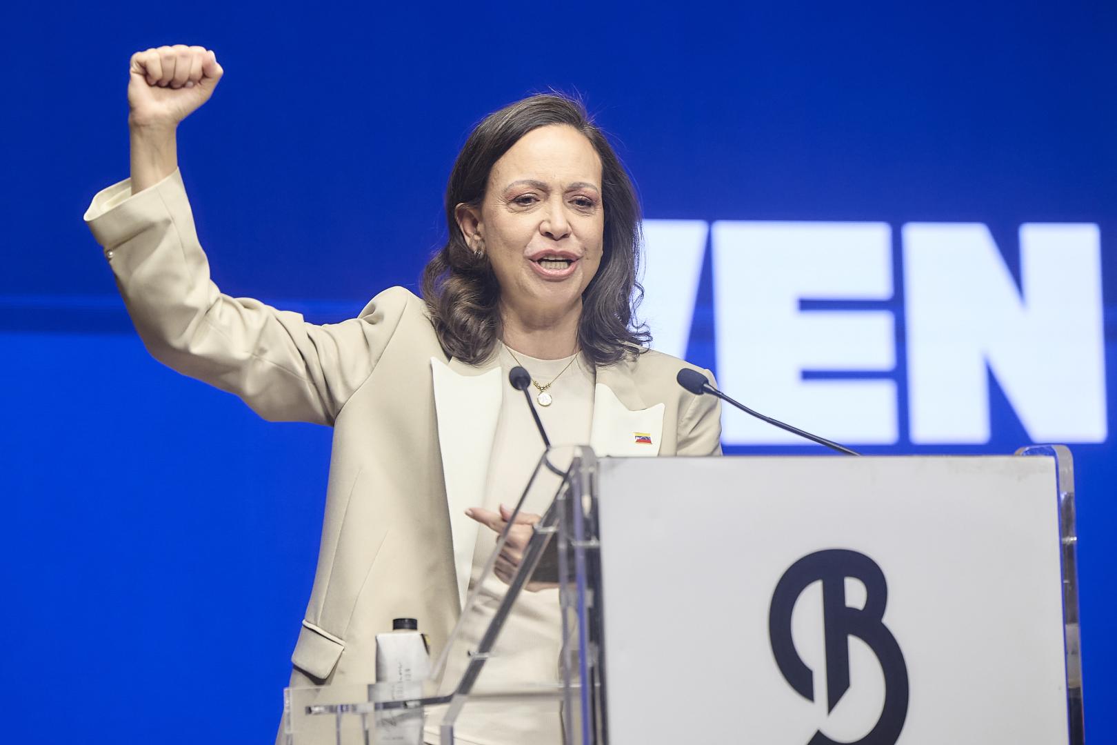 La opositora venezolana María Corina Machado ofrece declaraciones a los medios, en el auditorio El Beatriz, este sábado