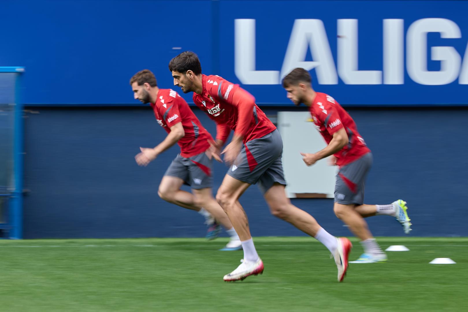 Una imagen del entrenamiento de ayer en el estadio de El Sadar, con Catena en primer plano