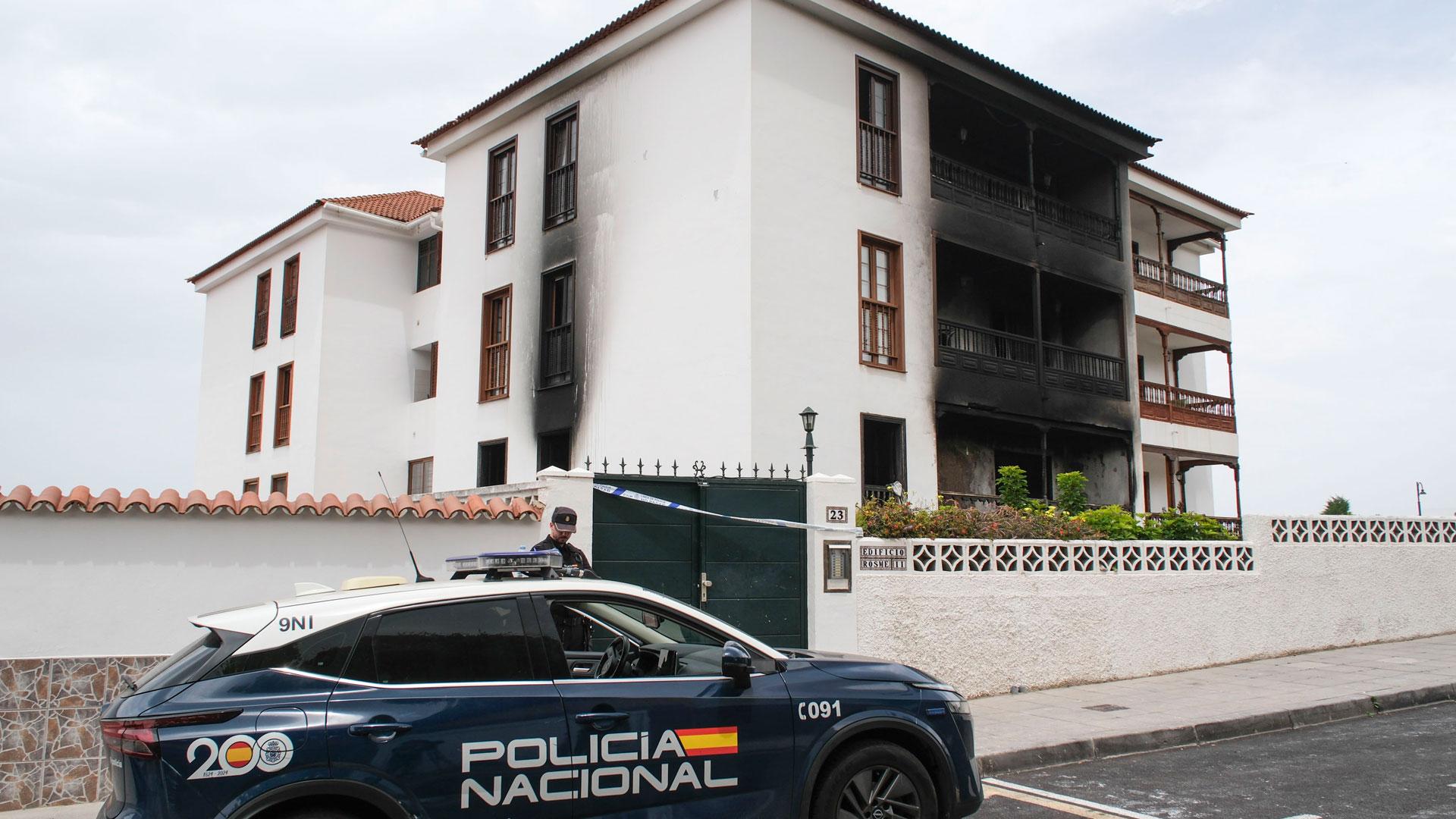 Edificio de tres plantas en el barrio de El Toscal, en Los Realejos, en el que han muerto tres personas por inhalación de humo