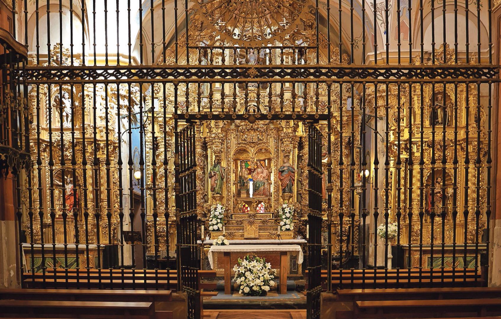 Interior de la basílica de Luquin con la gran reja labrada por el rejero de Rafael Amezua en 1762.