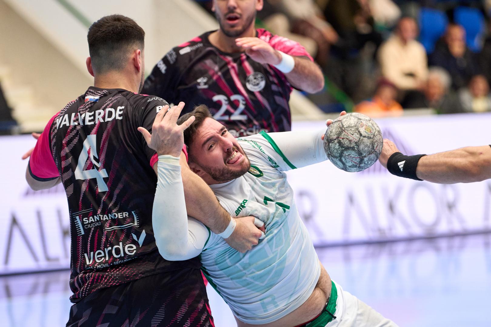 Como en la primera vuelta, Silva -autor este domingo de 6 goles- fue clave para el triunfo de Anaitasuna ante Sinfín