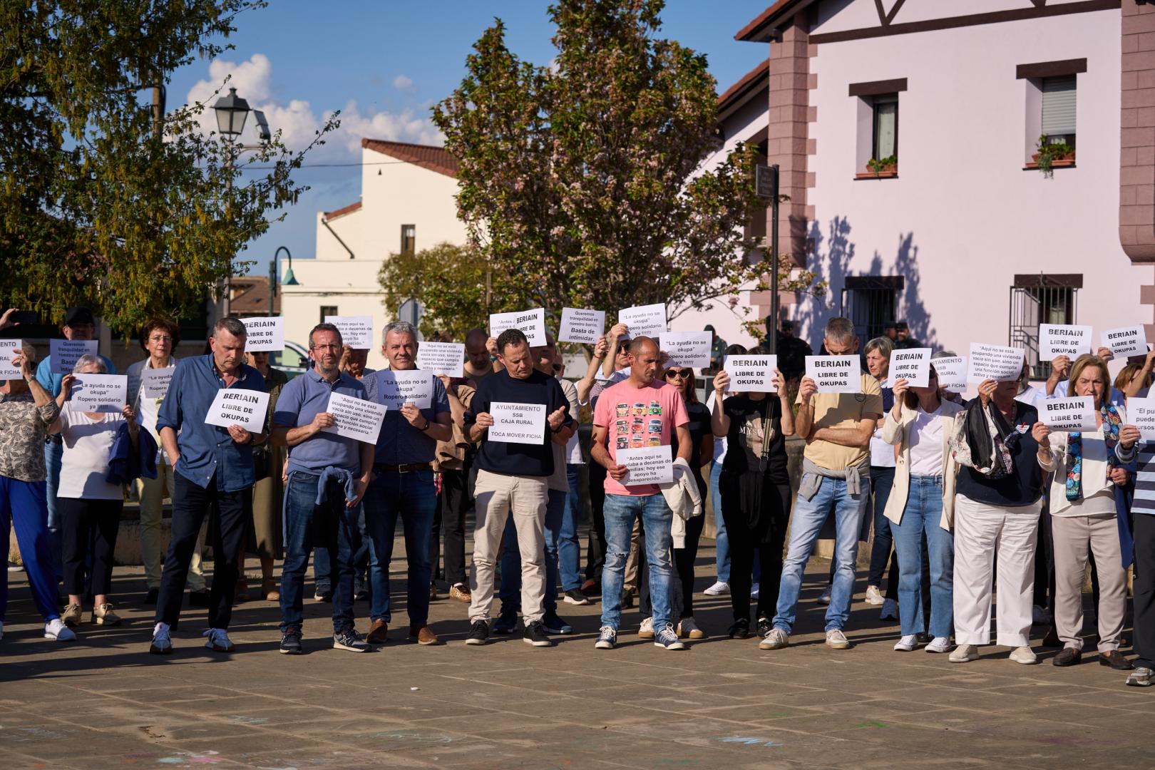 Un momento de la protesta celebrada este domingo por la tarde en Beriáin