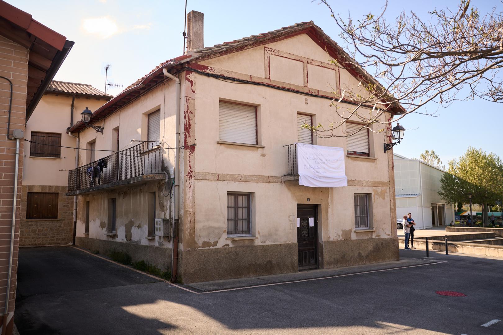 La casa situada en la calle San Martín 4, donde la familia okupa reside actualmente