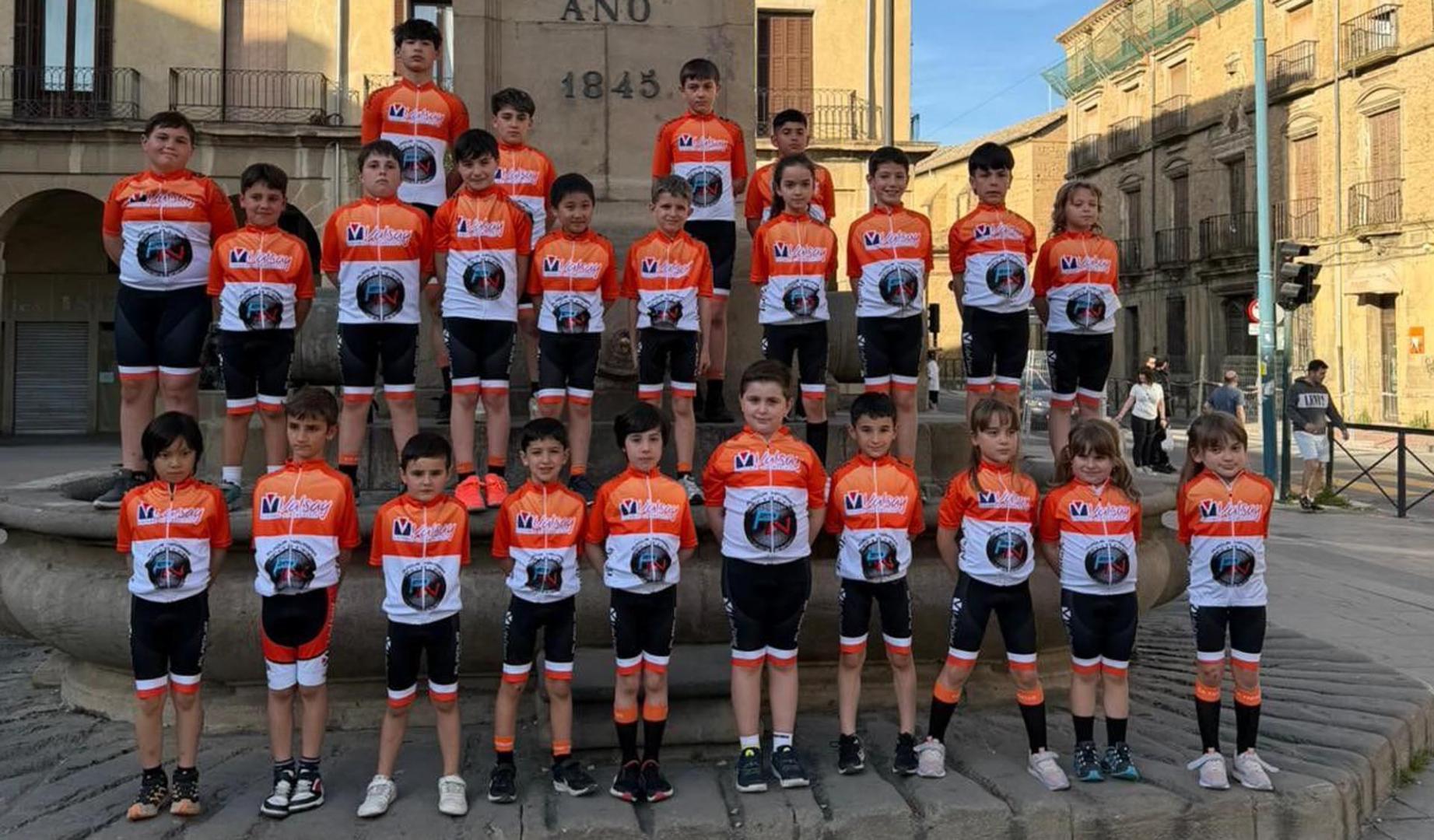 El Club Ciclista Tafallés cuenta para la presente temporada con veinticuatro corredores