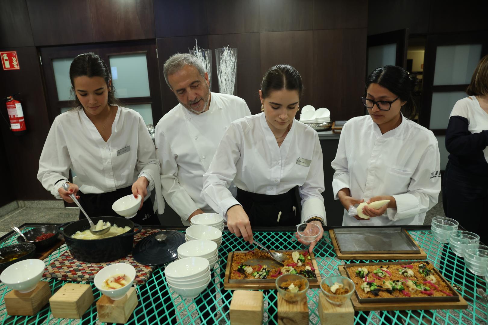 El equipo del restaurante Maher, con Enrique Martínez a la cabeza, en la gala de presentación de INgastro.