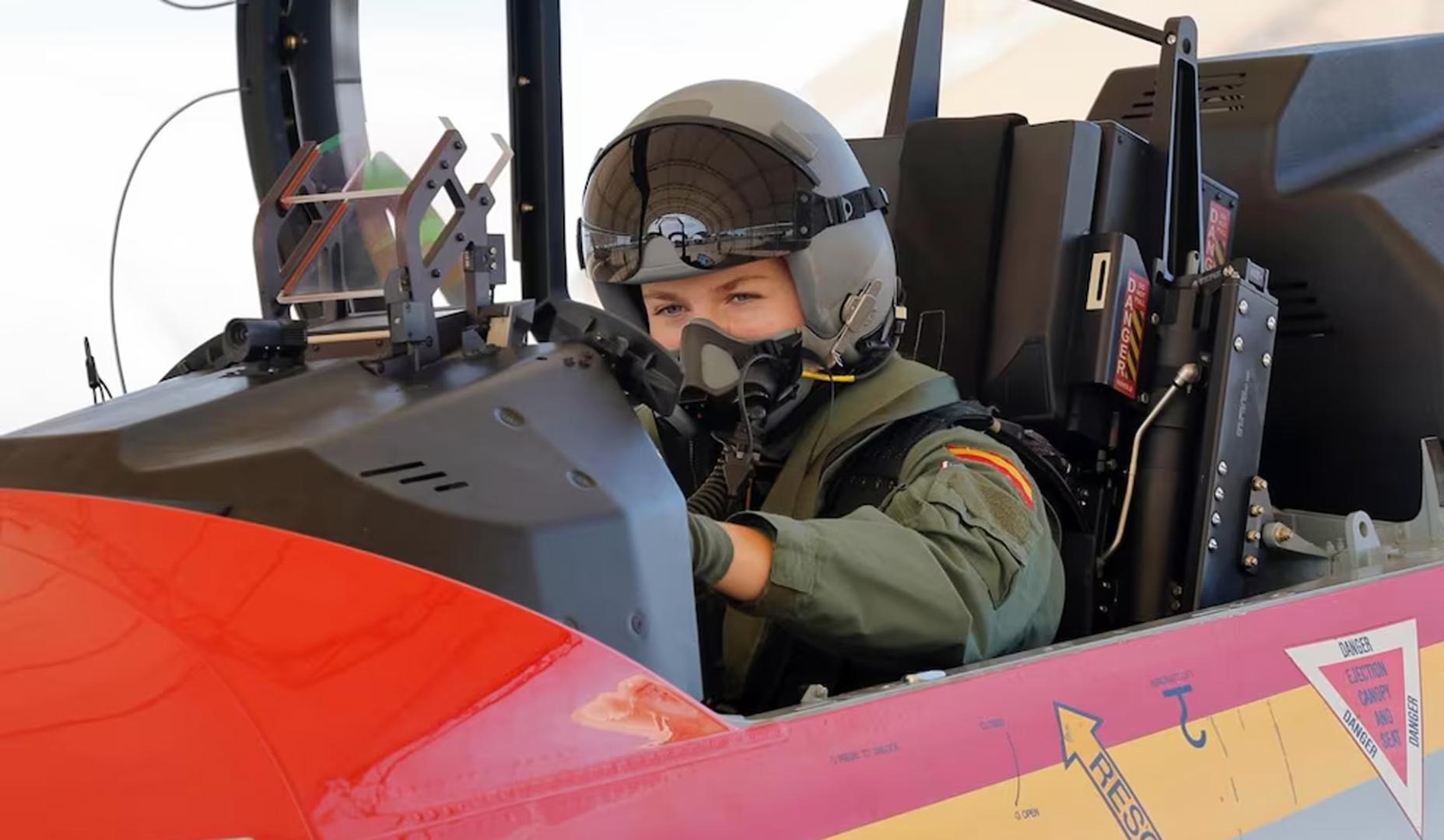 La princesa Leonor completa un vuelo en solitario como parte de su formación militar en la Academia General del Aire y del Espacio de San Javier