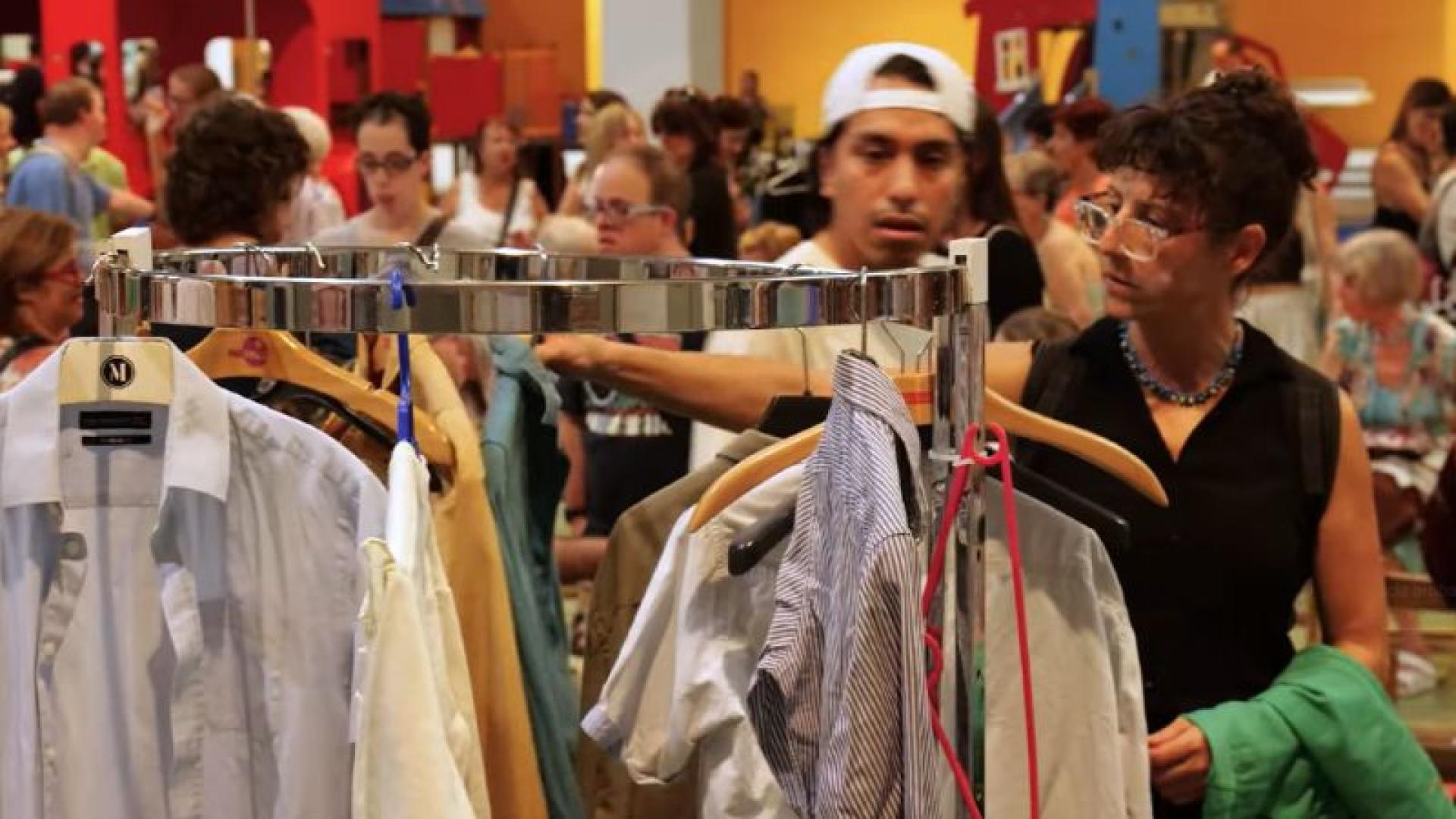 Fiesta de intercambio de ropa en Geltoki esta tarde.