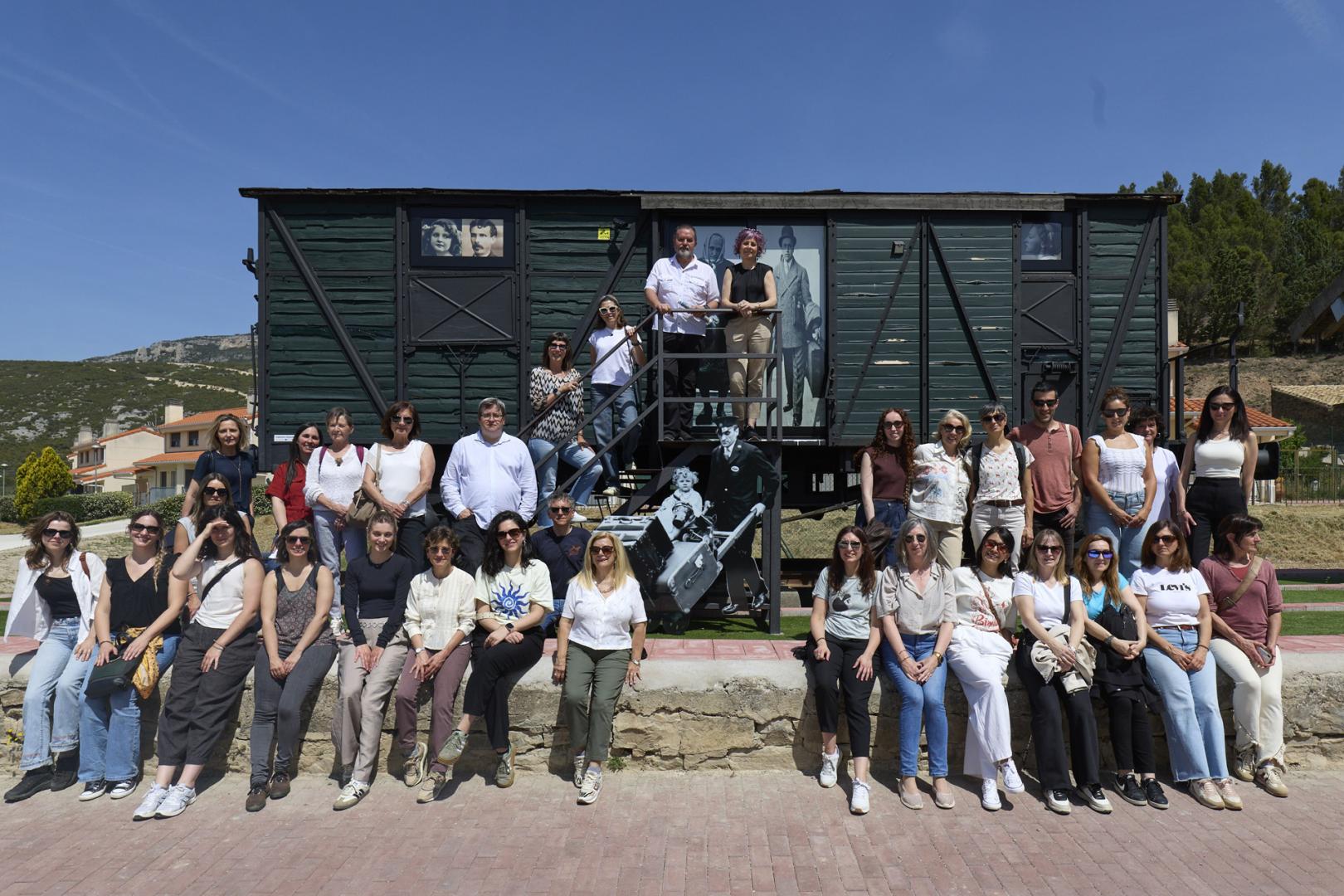 Visita en Liédena a la actuación de embellecimiento del entorno de la antigua estación