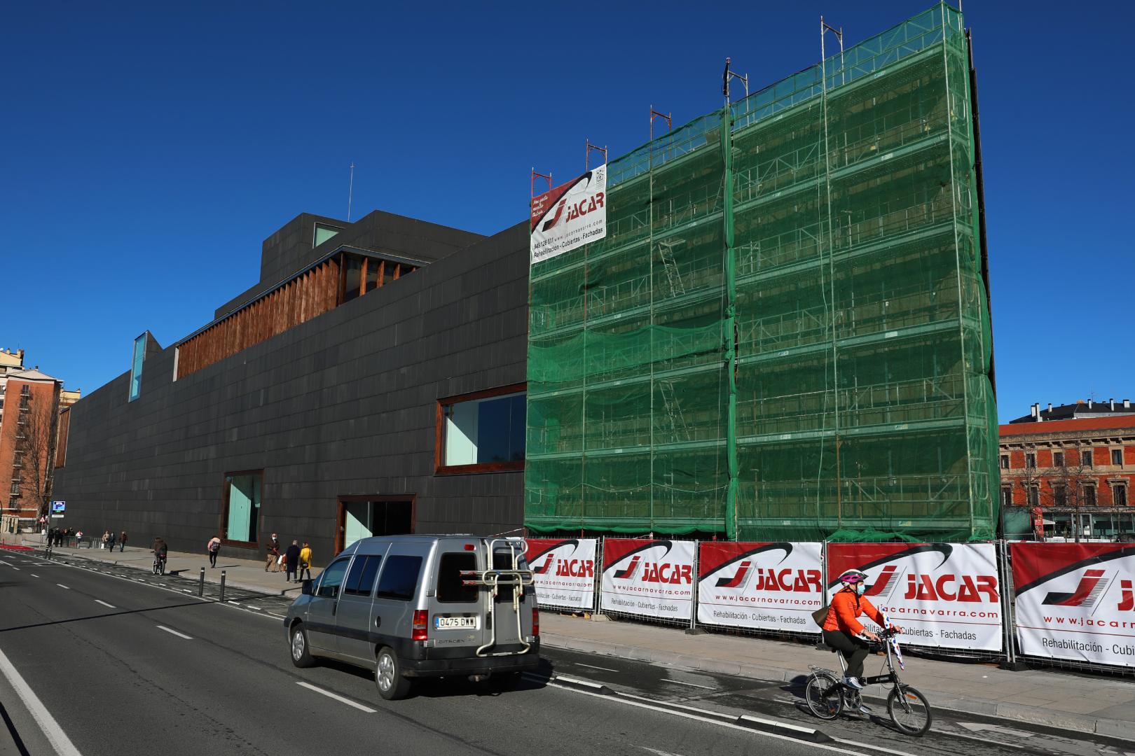 Las obras que se hicieron en 2022 en la fachada sur del palacio de congresos de Baluarte en Pamplona