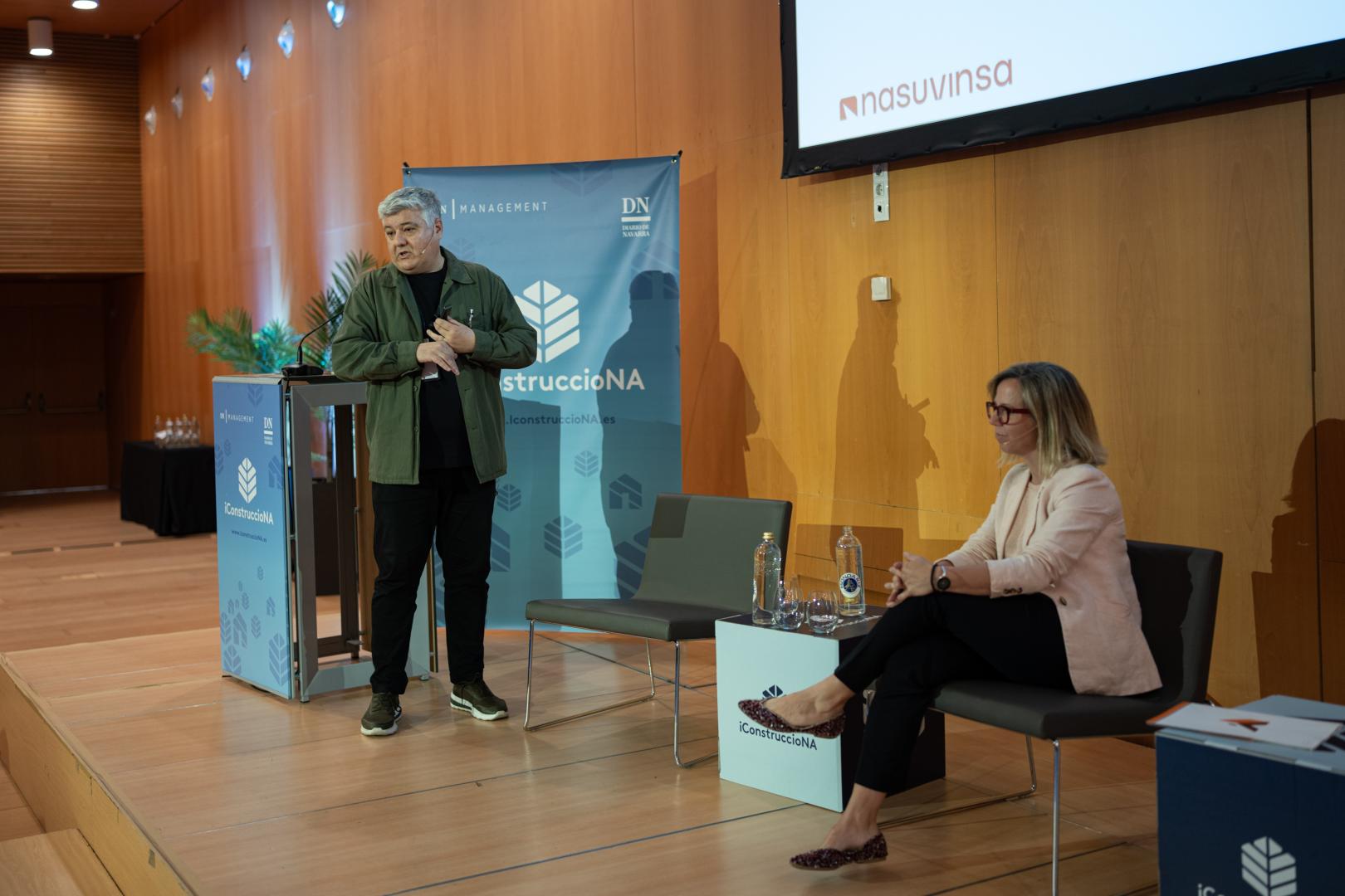 Javier Burón y Berta Úriz durante la ponencia de Nasuvinsa