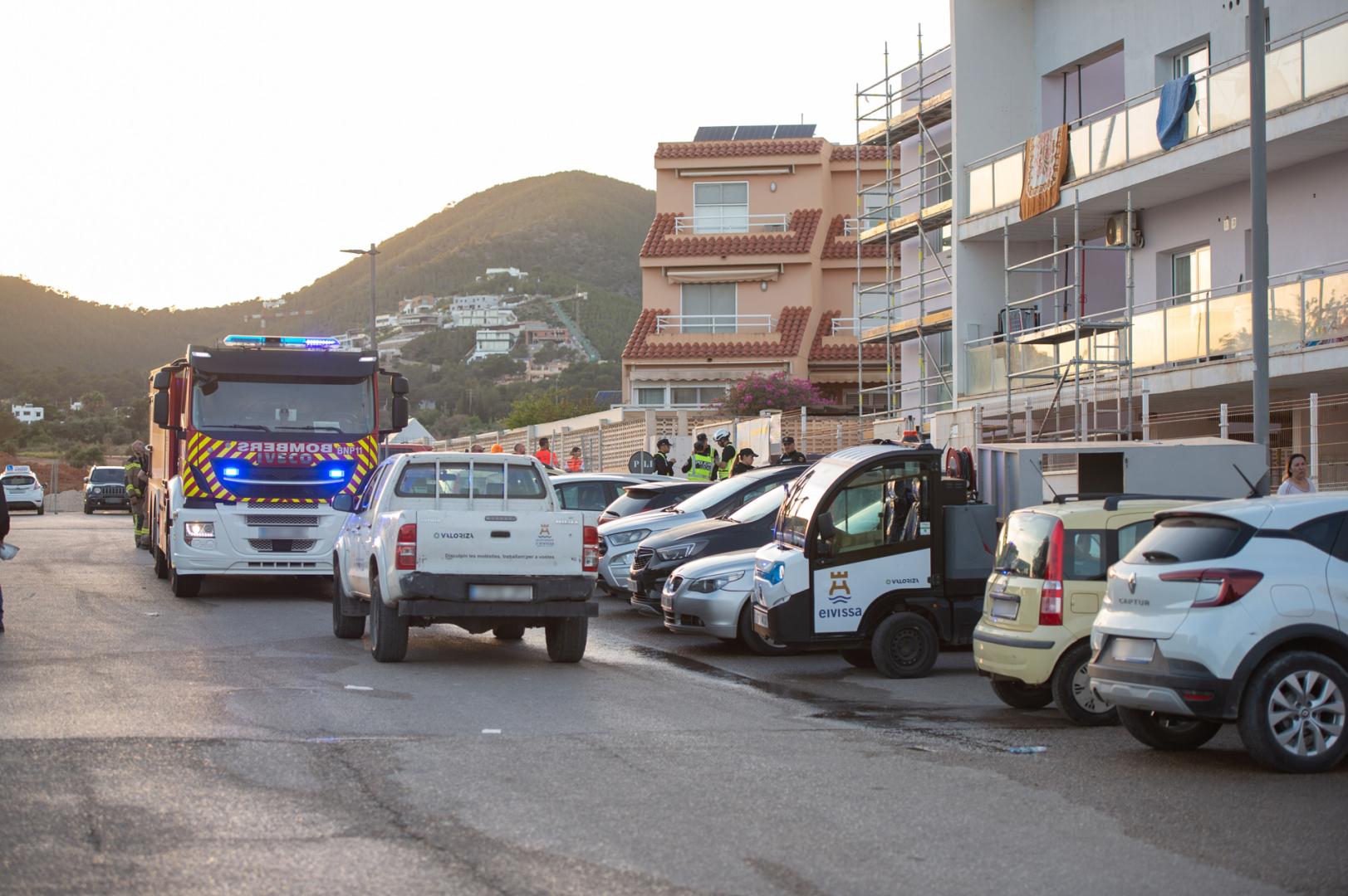 Un camión de bomberos, en el lugar del suceso