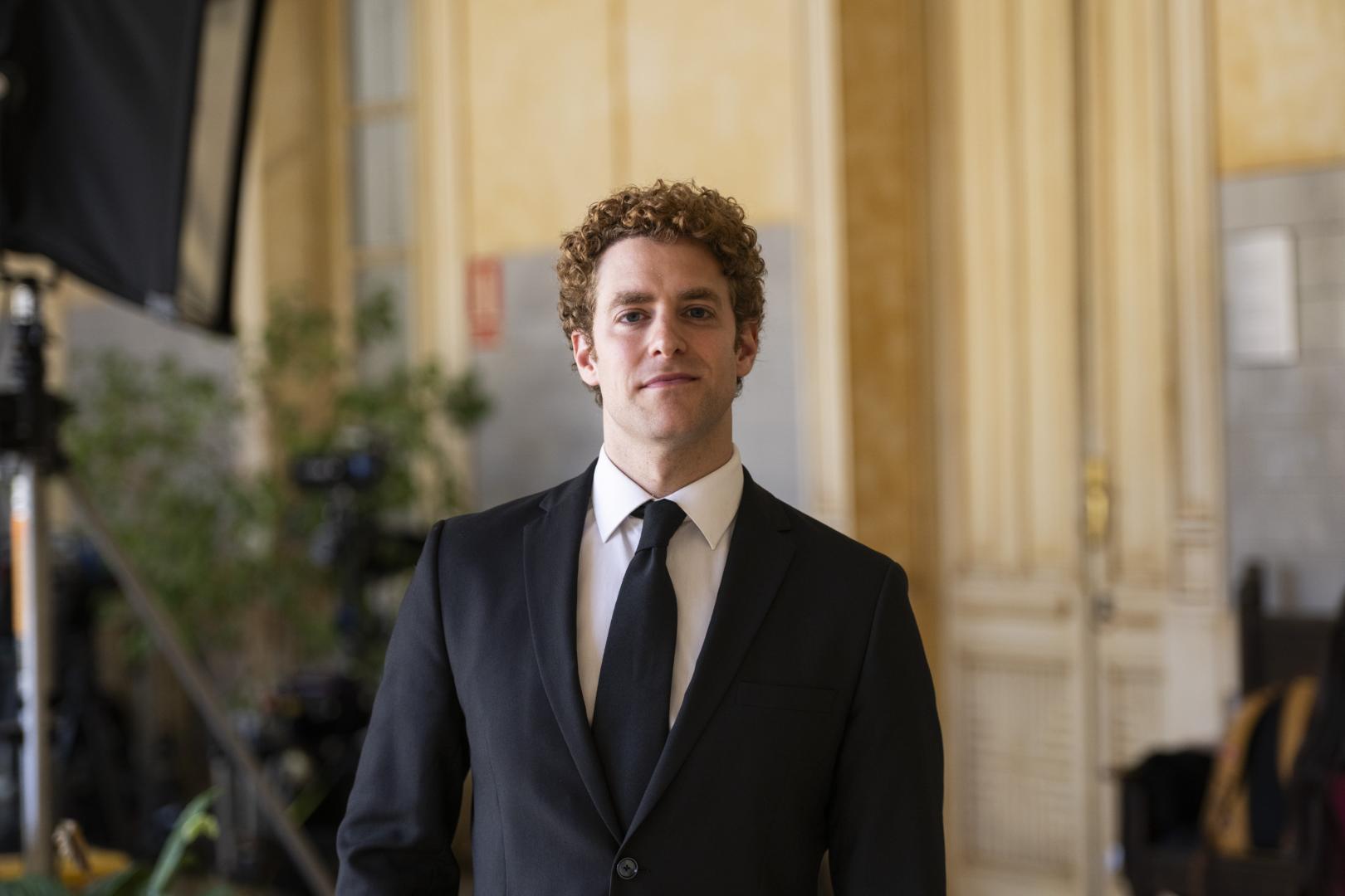 El actor navarro Íñigo Etayo, caracterizado como el juez Eduardo Miranda