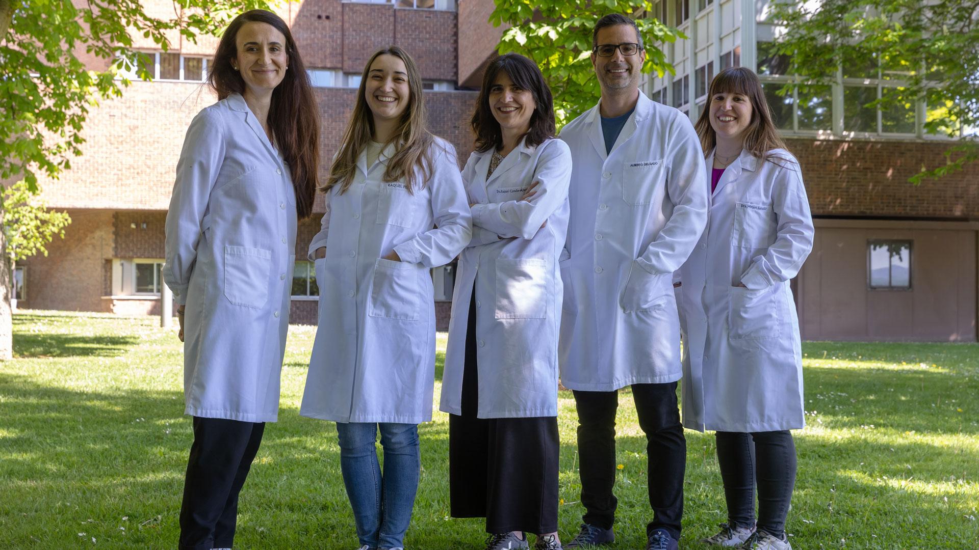De izquierda a derecha: Amaia Zúñiga-Ripa, Raquel Peña, Raquel Conde-Álvarez, Alberto Delgado y Miriam Salvador-Bescós, investigadores del proyecto