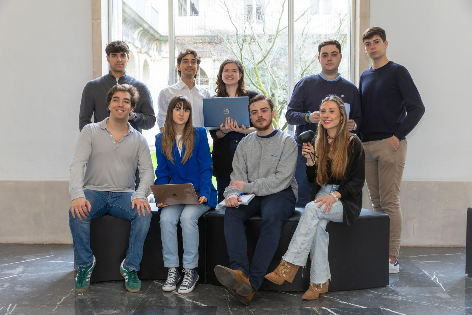 Los autores del documental 'Los nietos del silencio', en la Universidad de Navarra, donde lo presentaron como Trabajo Fin de Grado (TFG).