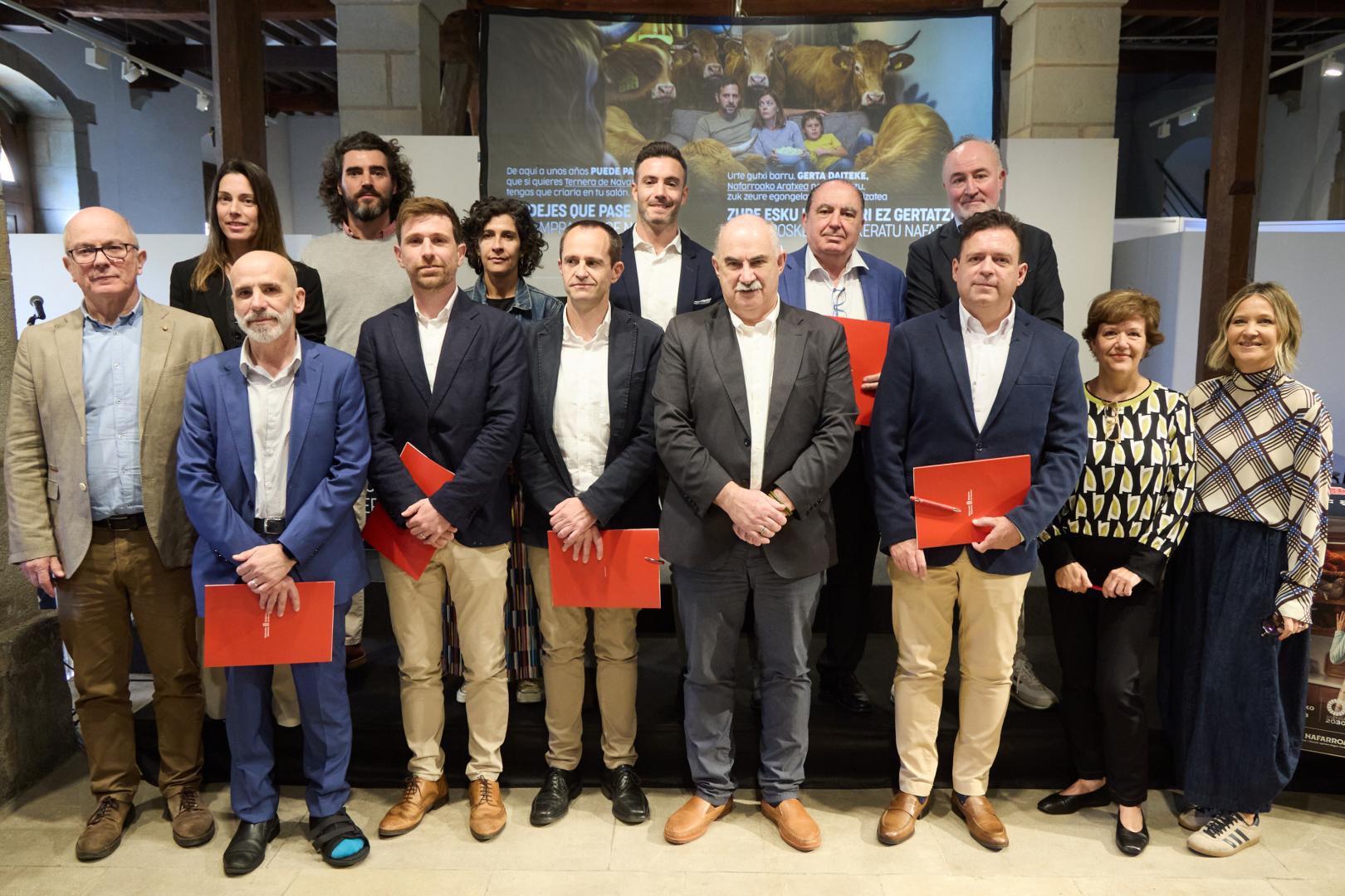 El consejero de Desarrollo Rural y Medio Ambiente, José Mari Aierdi, presenta la campaña para fomentar el consumo del producto local. IÑIGO ALZUGARAY / GOBIERNO DE NAVARRA