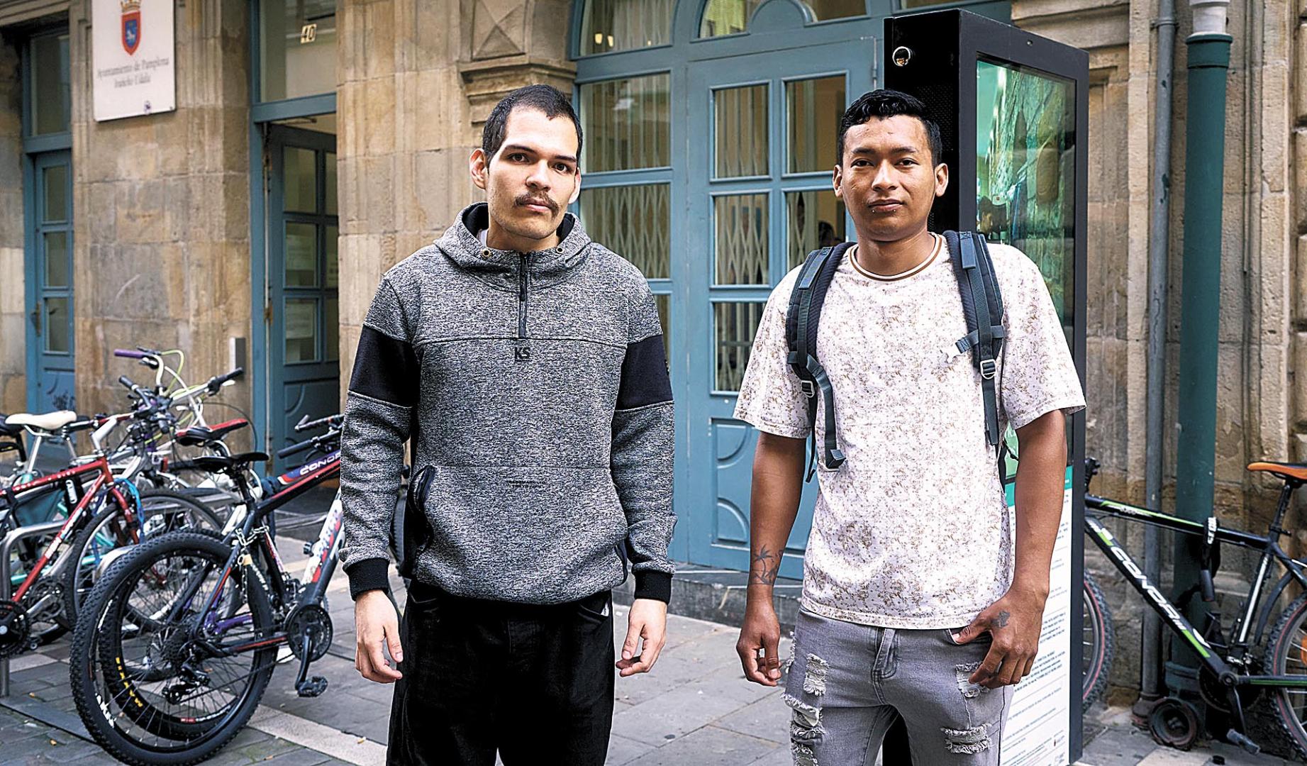 Juan Veloz y Alan Argucia después de haber sido atendidos